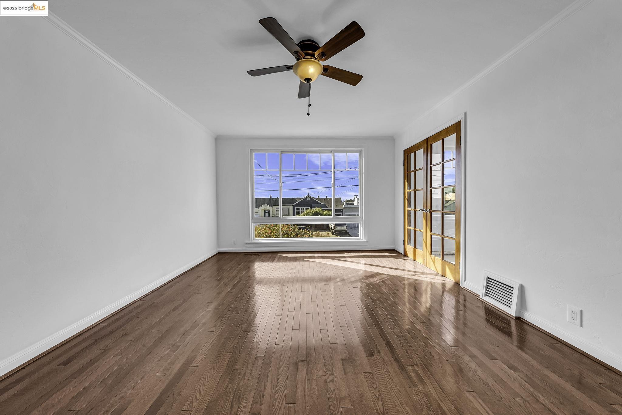 Detail Gallery Image 3 of 18 For 2470 43rd Ave, San Francisco,  CA 94116 - 2 Beds | 1 Baths