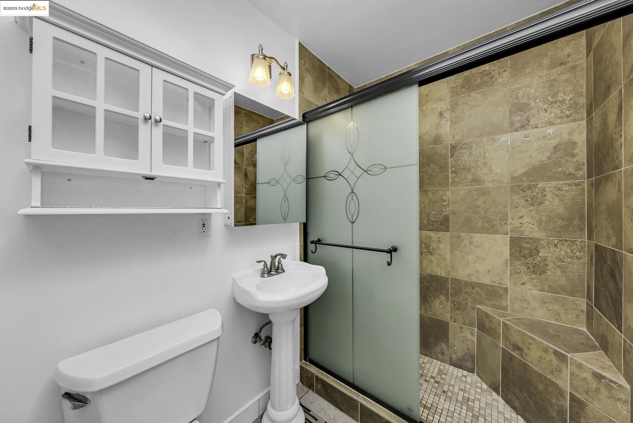 Detail Gallery Image 6 of 18 For 2470 43rd Ave, San Francisco,  CA 94116 - 2 Beds | 1 Baths