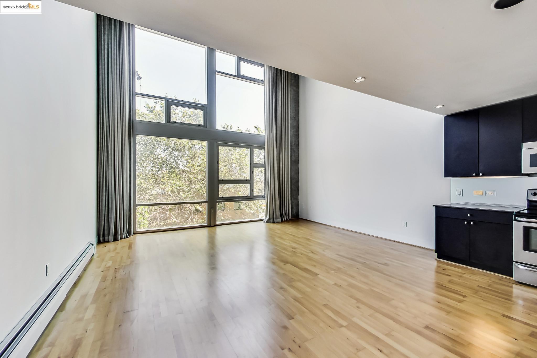 Detail Gallery Image 2 of 37 For 311 Oak St #506,  Oakland,  CA 94607 - 2 Beds | 2 Baths