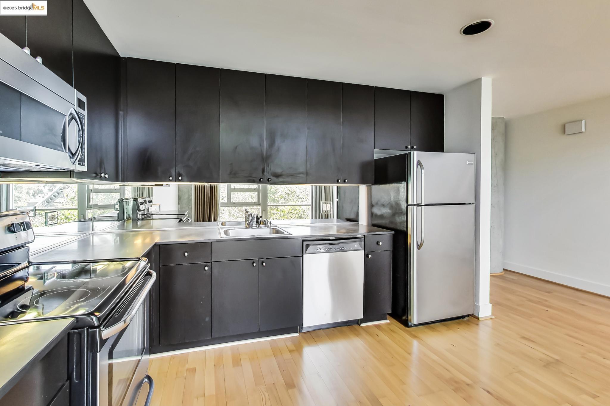 Detail Gallery Image 11 of 37 For 311 Oak St #506,  Oakland,  CA 94607 - 2 Beds | 2 Baths