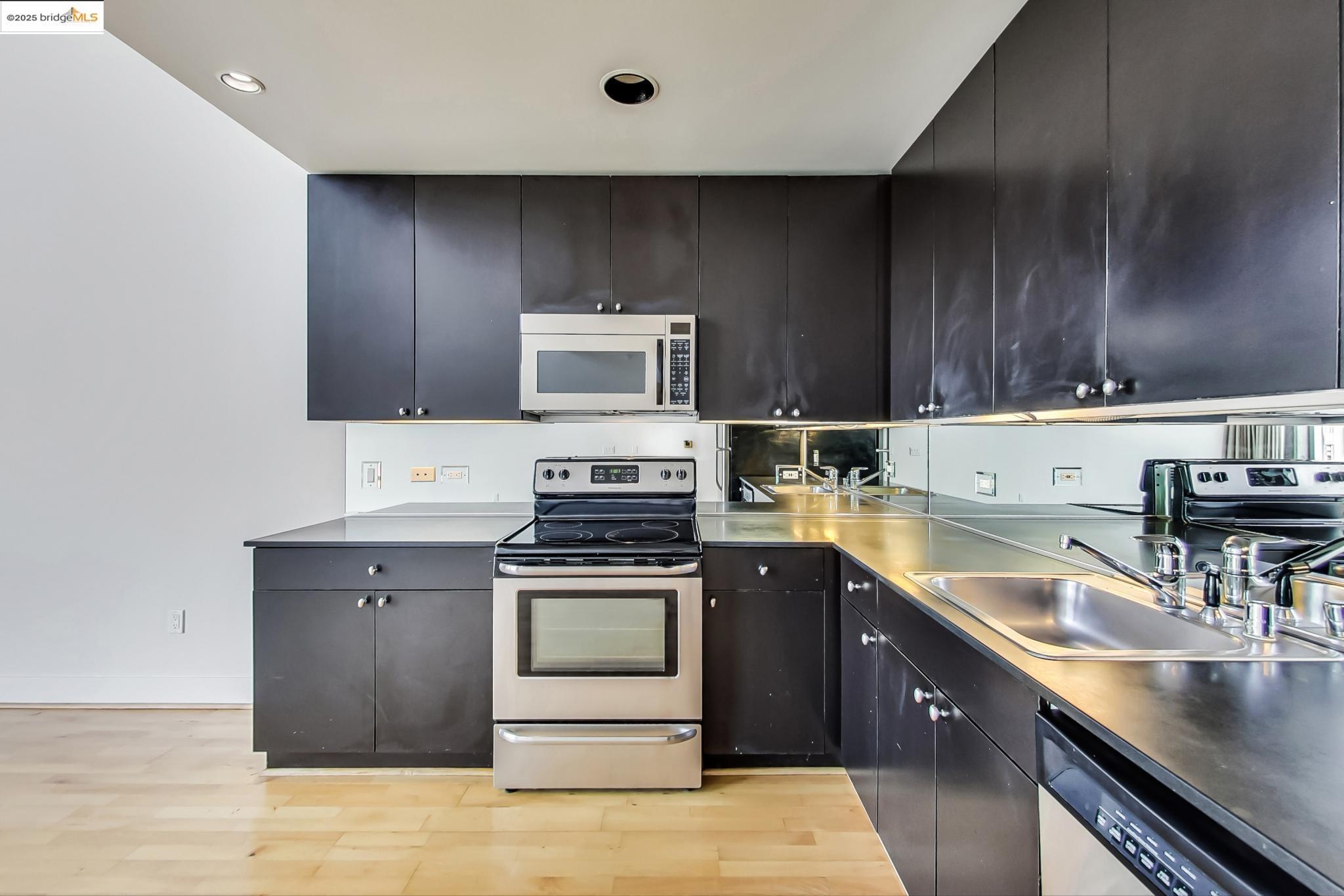 Detail Gallery Image 12 of 37 For 311 Oak St #506,  Oakland,  CA 94607 - 2 Beds | 2 Baths