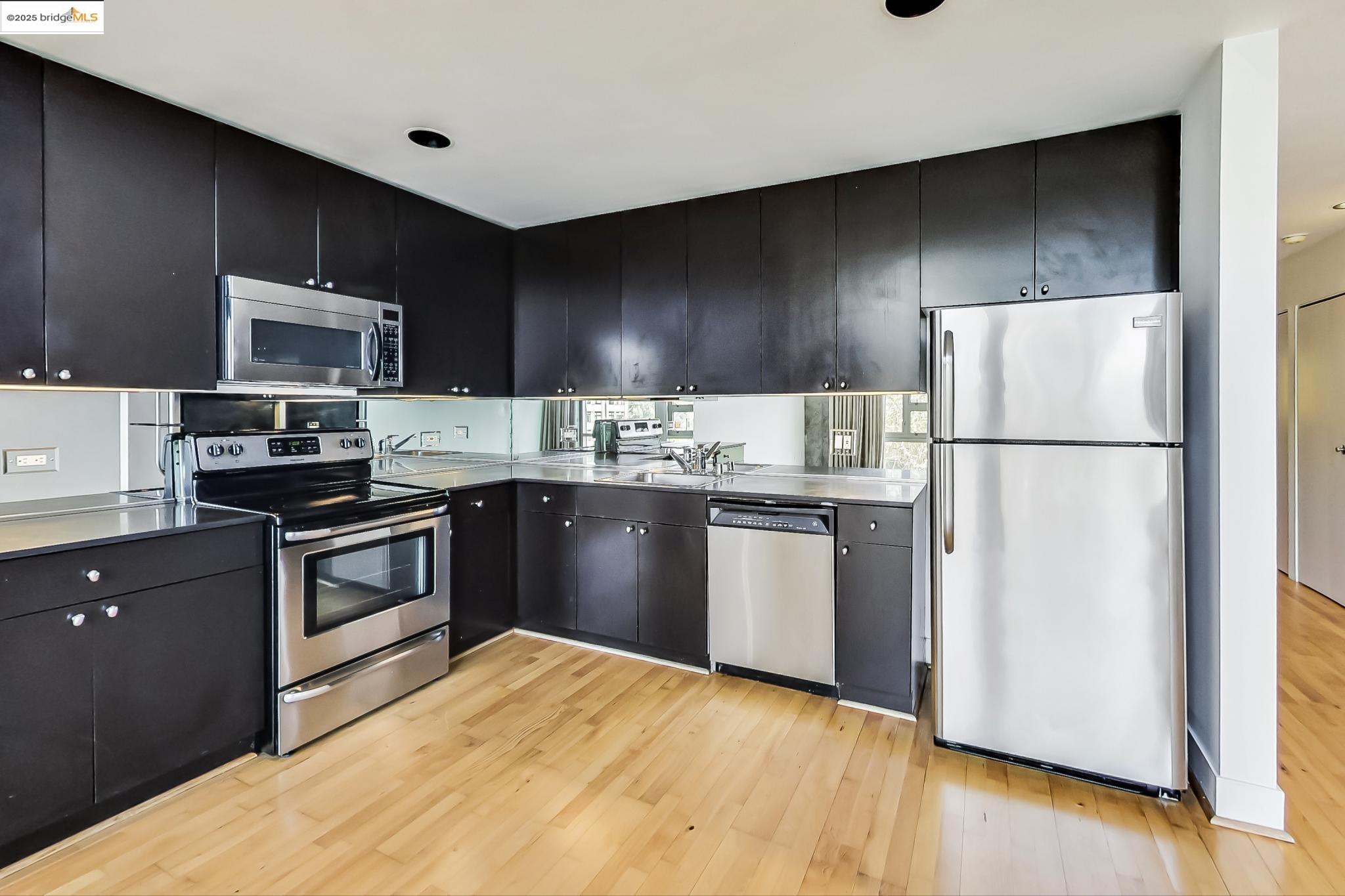 Detail Gallery Image 10 of 37 For 311 Oak St #506,  Oakland,  CA 94607 - 2 Beds | 2 Baths
