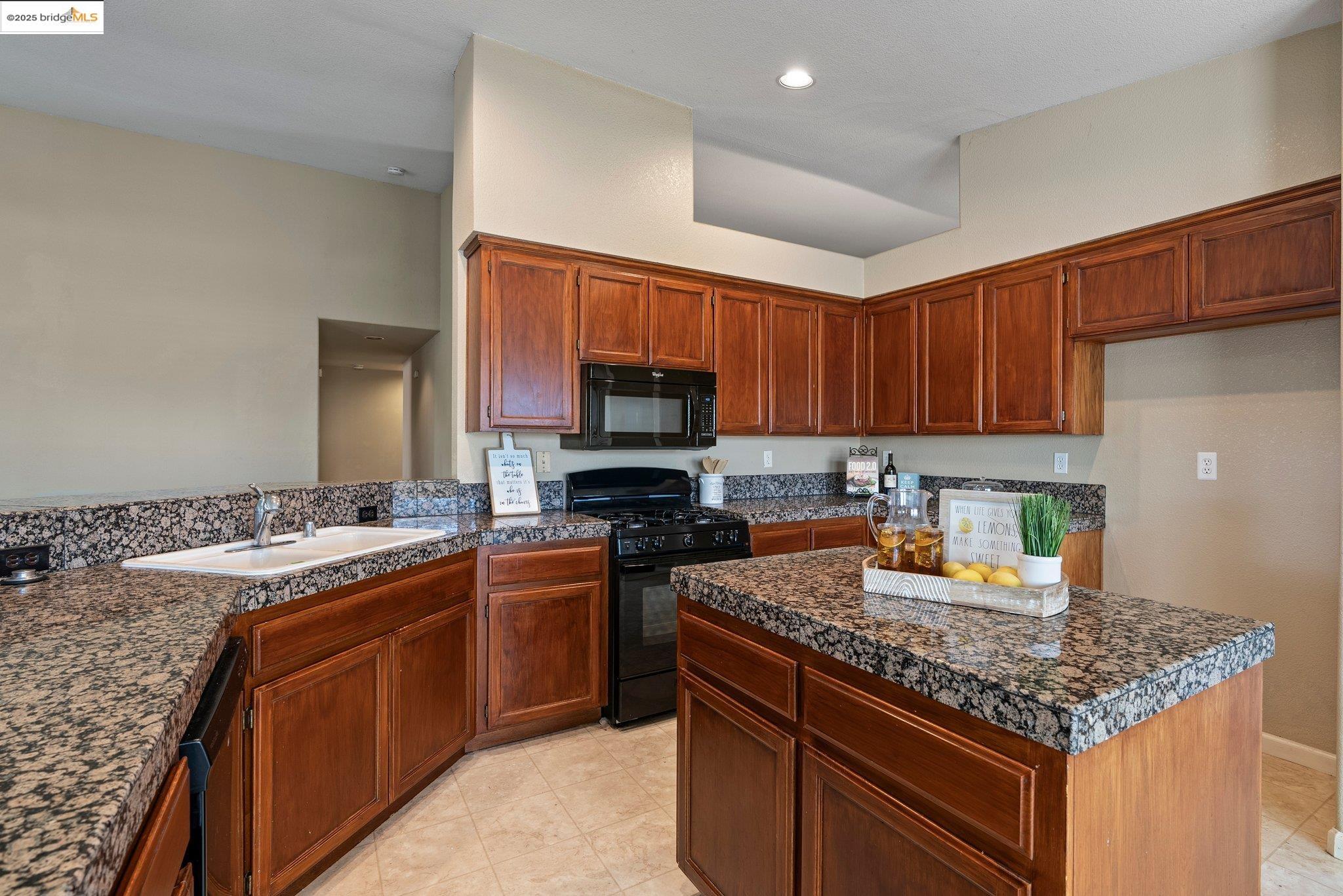 Detail Gallery Image 15 of 50 For 5200 Mohican Way, Antioch,  CA 94531 - 4 Beds | 2 Baths