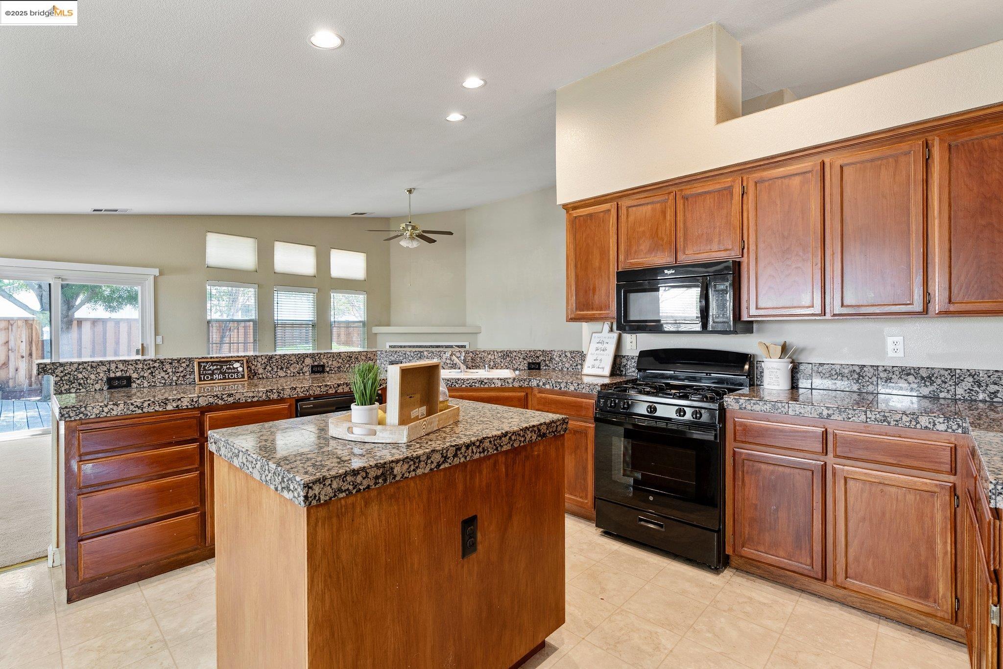 Detail Gallery Image 10 of 50 For 5200 Mohican Way, Antioch,  CA 94531 - 4 Beds | 2 Baths