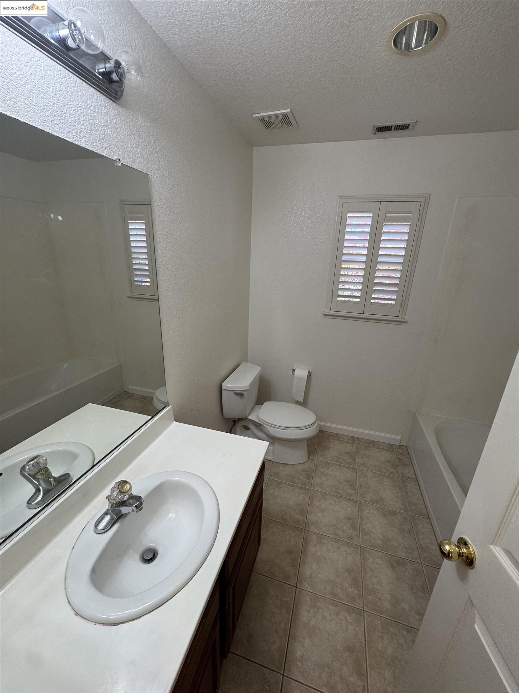 Detail Gallery Image 15 of 35 For 4558 Mirror Ct, Antioch,  CA 94531 - 4 Beds | 2/1 Baths