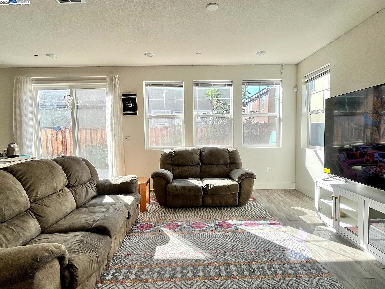 Detail Gallery Image 4 of 24 For 2151 Daimler St, Lathrop,  CA 95330 - 4 Beds | 3 Baths