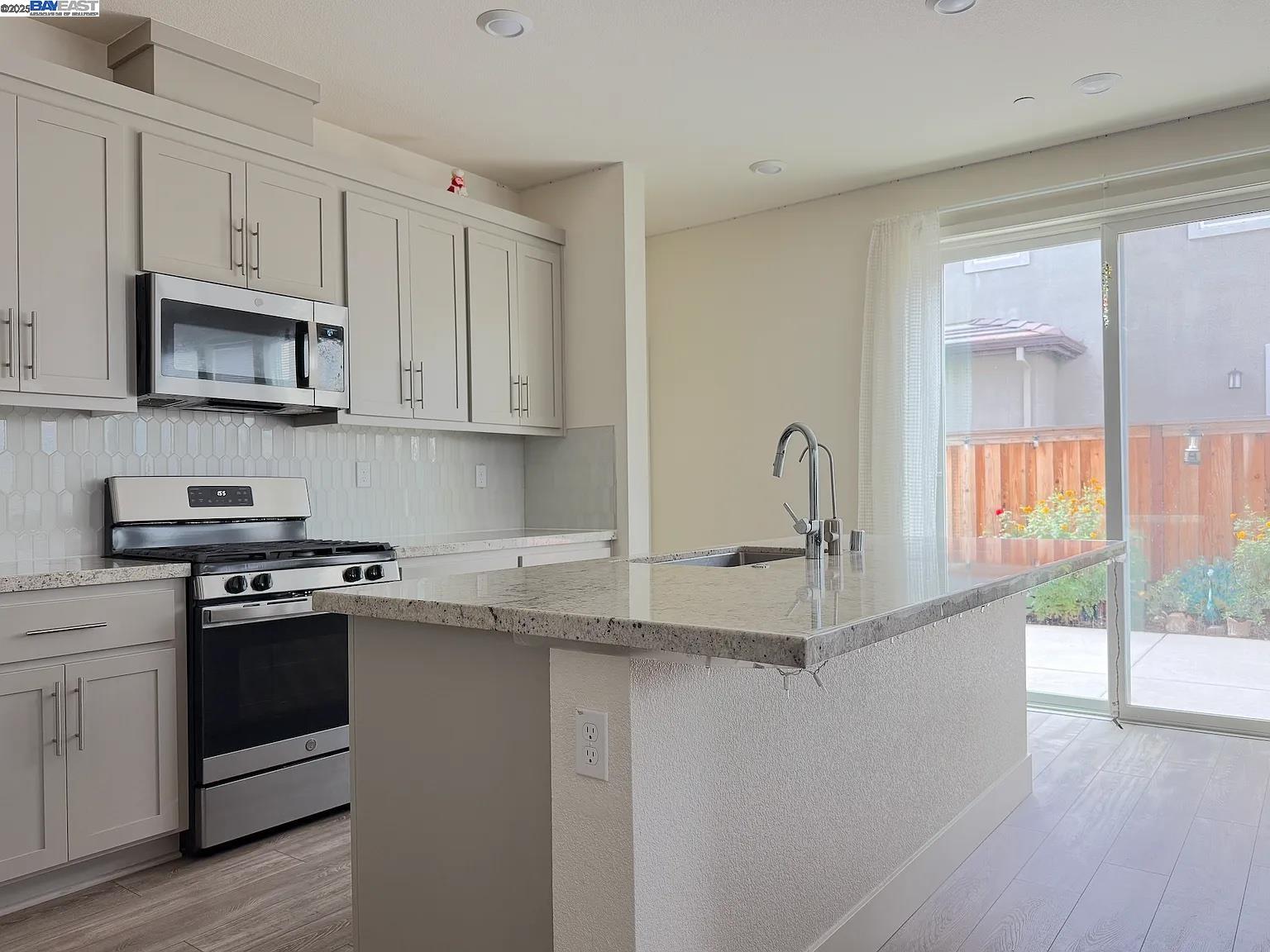 Detail Gallery Image 7 of 24 For 2151 Daimler St, Lathrop,  CA 95330 - 4 Beds | 3 Baths