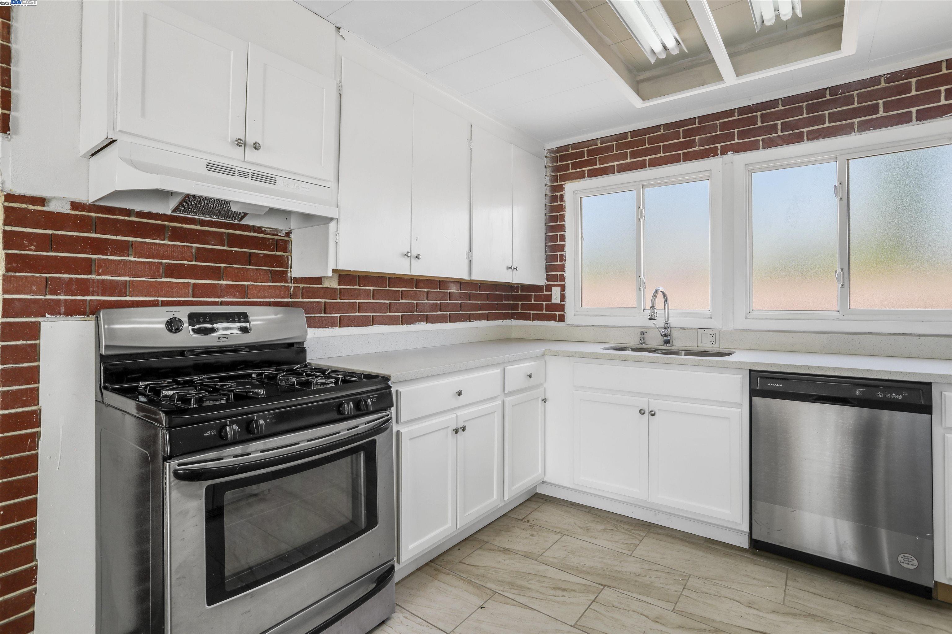 Detail Gallery Image 14 of 26 For 1925 Alpha Way, Antioch,  CA 94509 - 3 Beds | 2 Baths