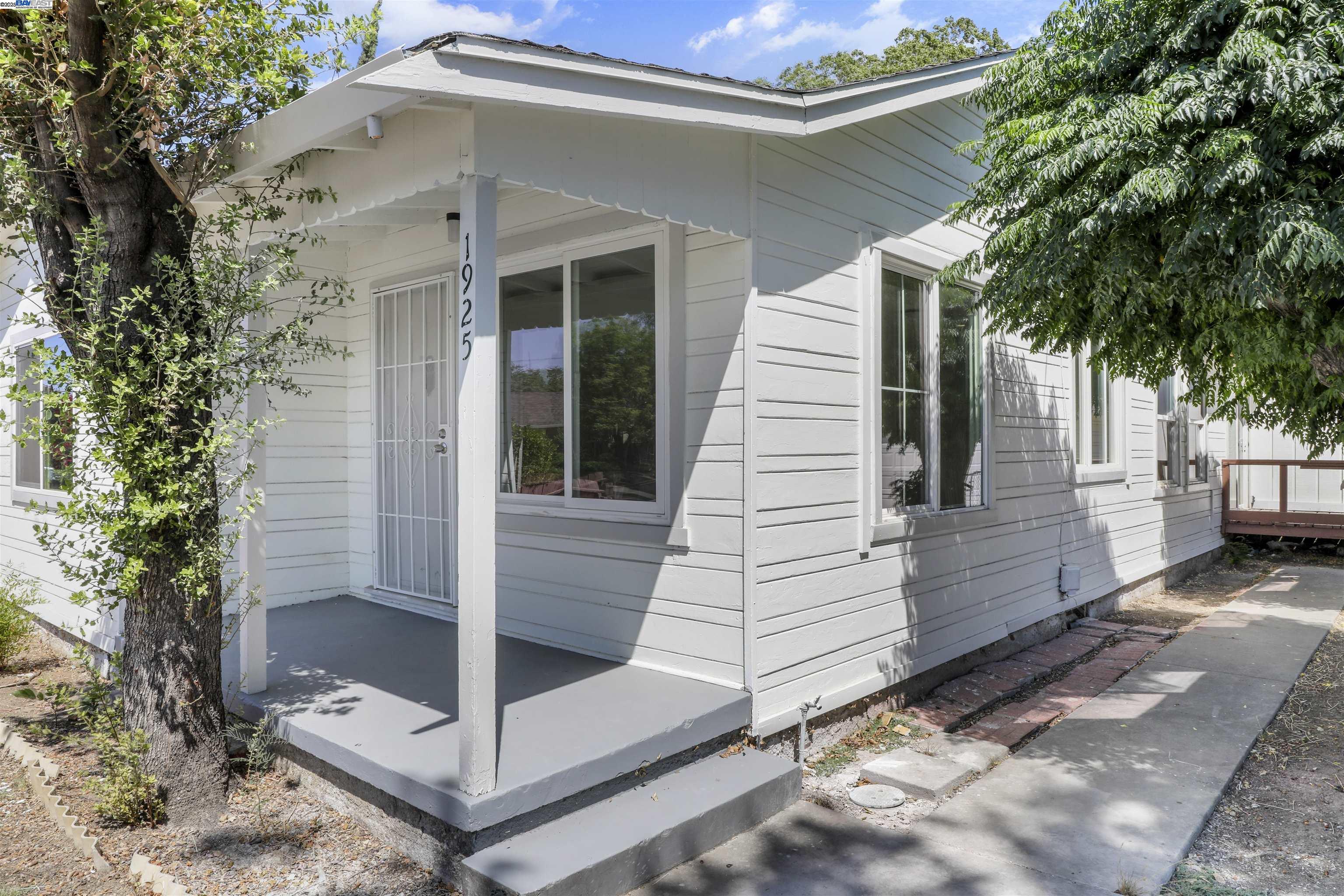 Detail Gallery Image 3 of 26 For 1925 Alpha Way, Antioch,  CA 94509 - 3 Beds | 2 Baths