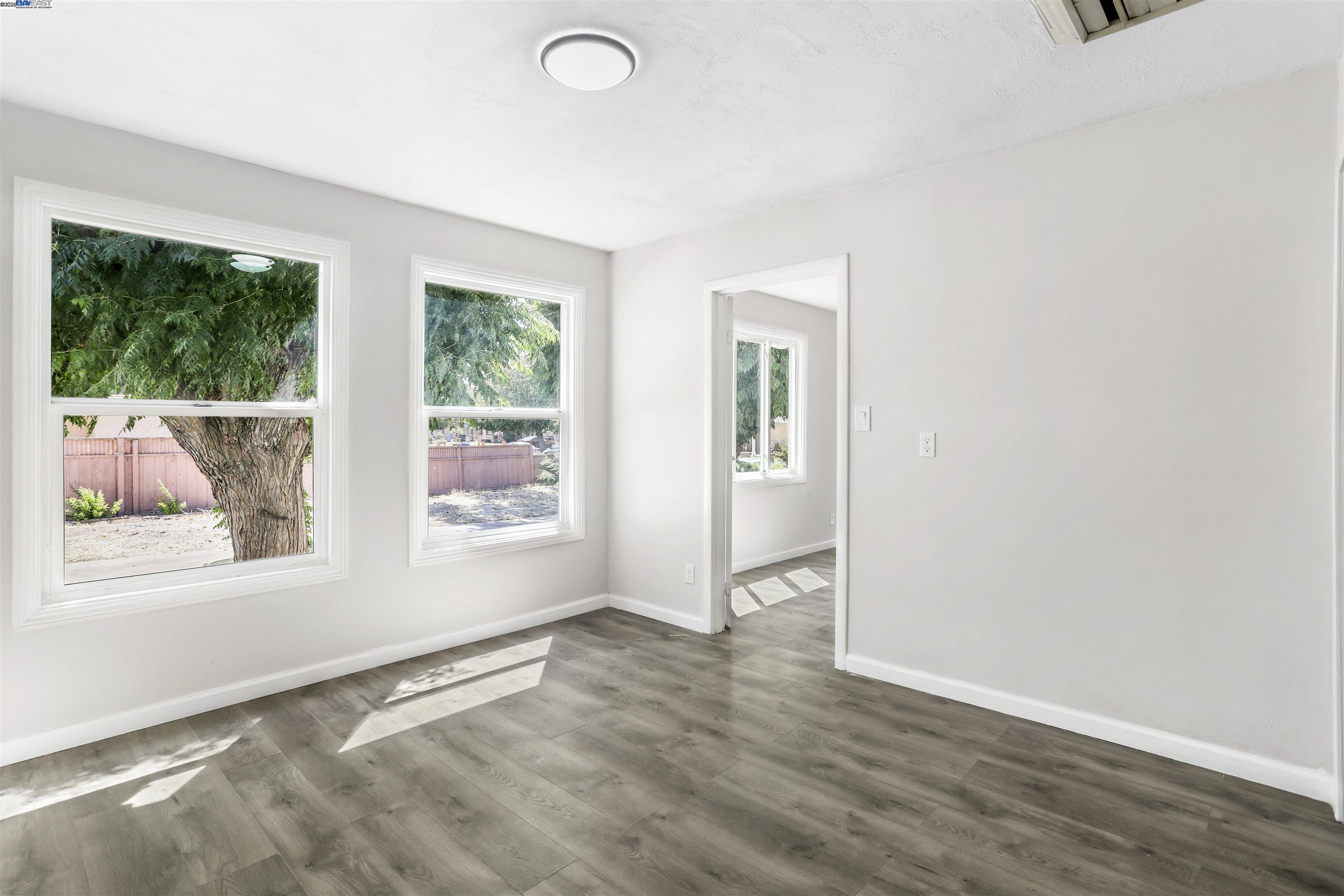 Detail Gallery Image 7 of 26 For 1925 Alpha Way, Antioch,  CA 94509 - 3 Beds | 2 Baths