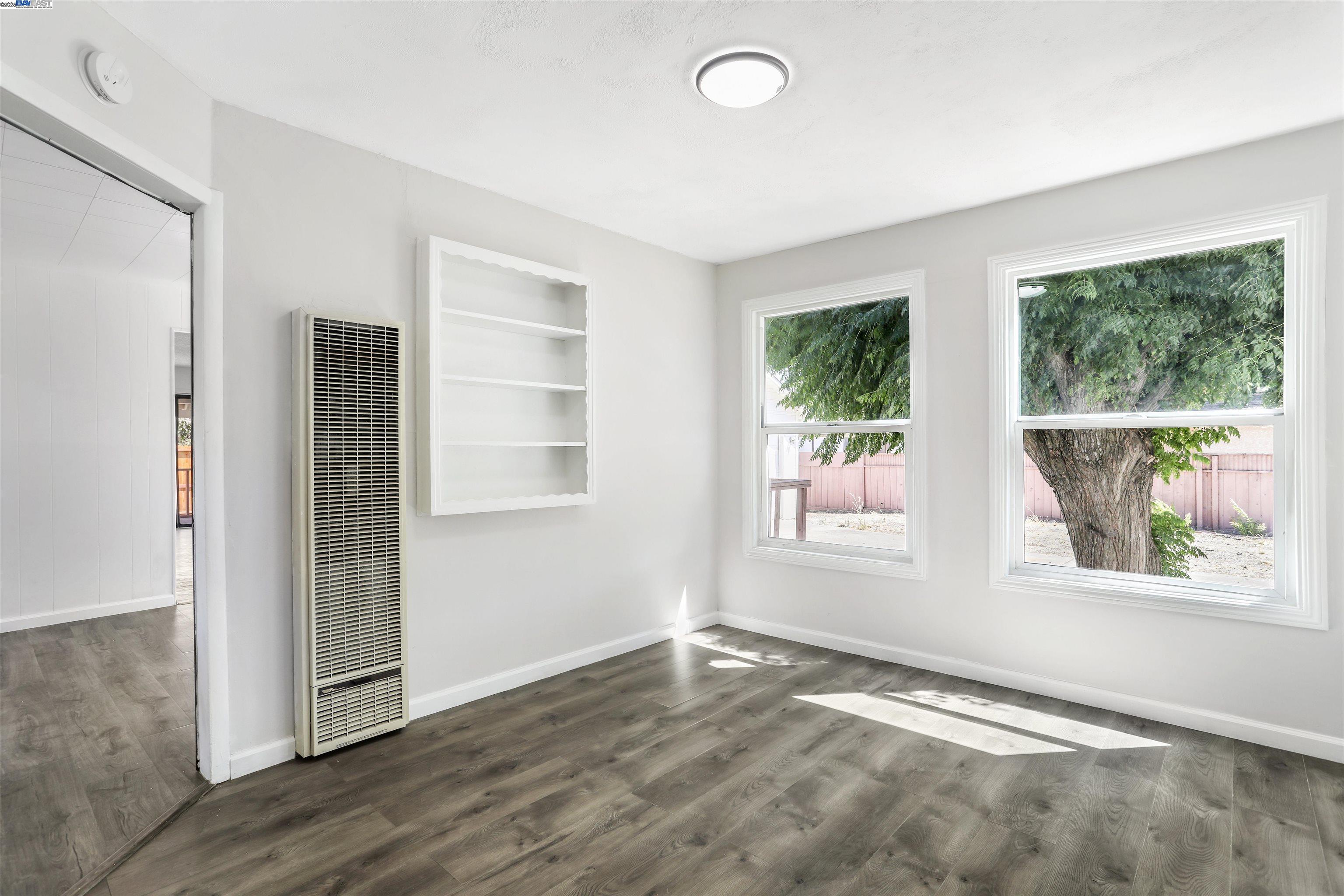 Detail Gallery Image 8 of 26 For 1925 Alpha Way, Antioch,  CA 94509 - 3 Beds | 2 Baths