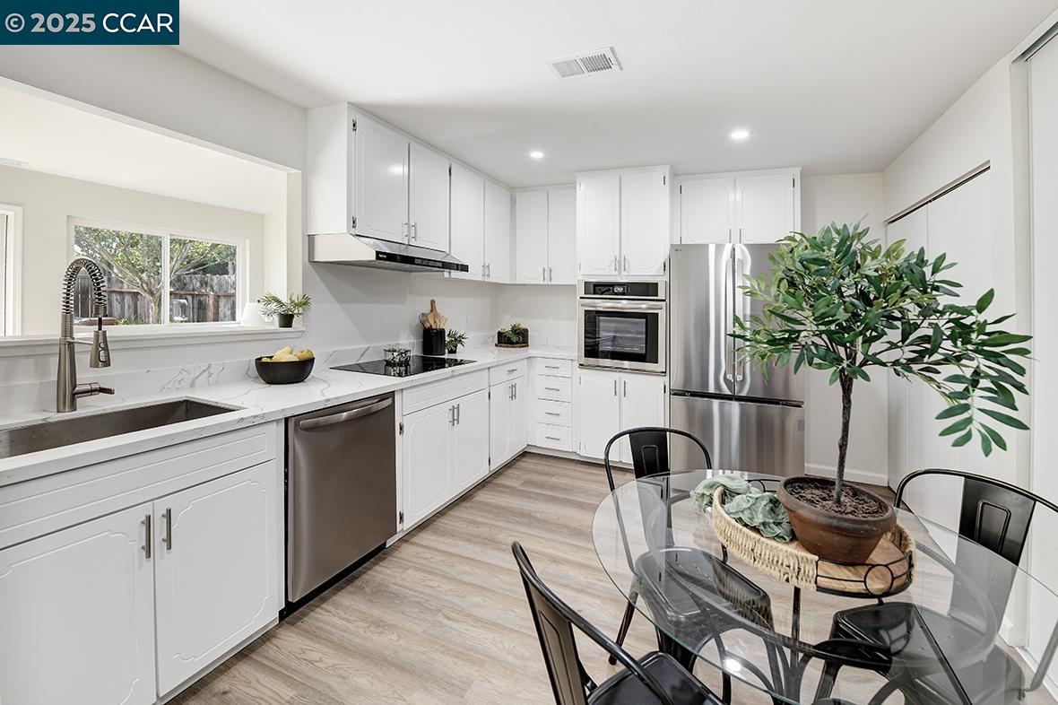 Front Image Thumbnail for CC41116504