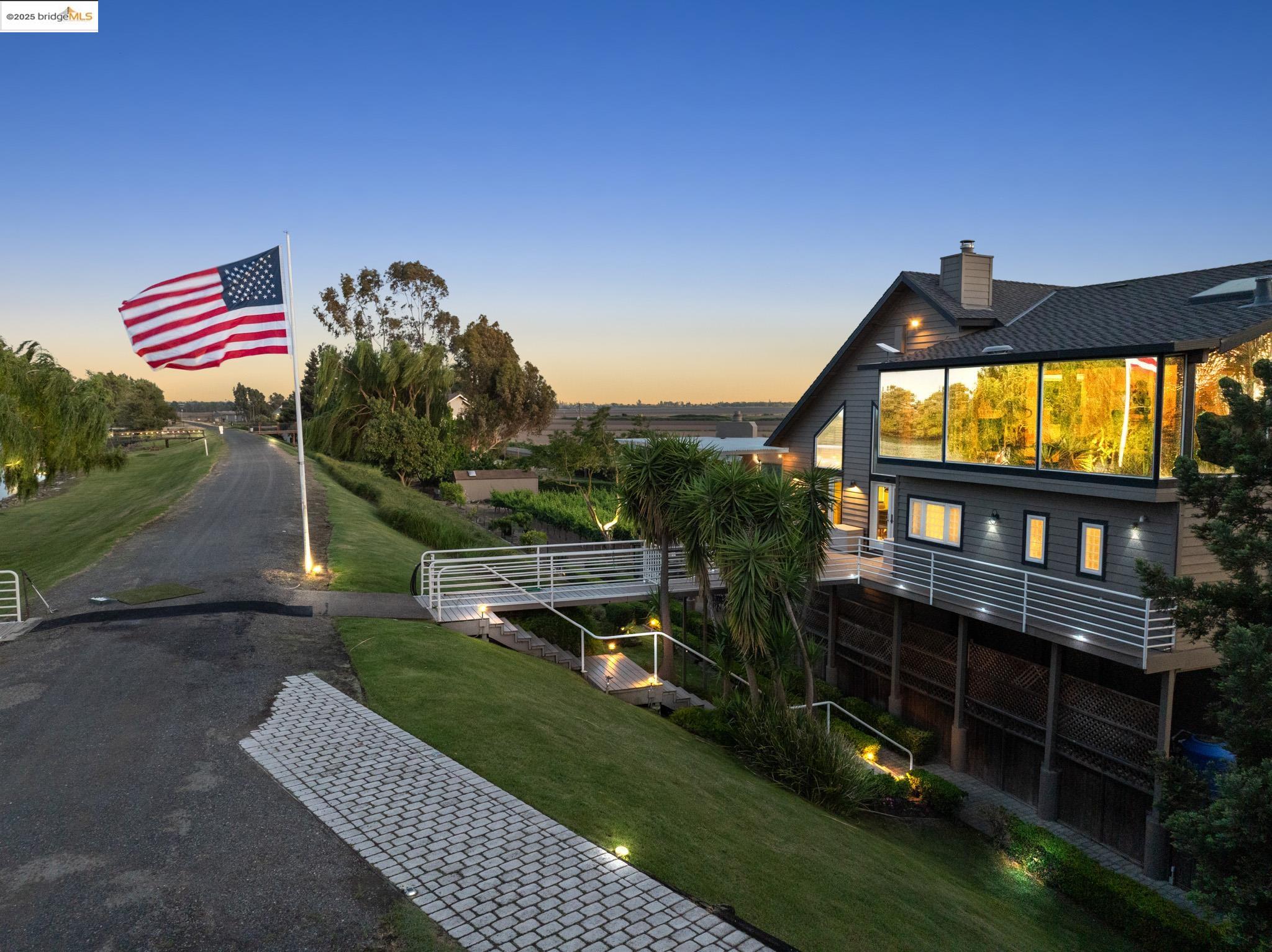 Detail Gallery Image 9 of 49 For 17035 Terminous Rd, Isleton,  CA 95641 - 3 Beds | 3 Baths