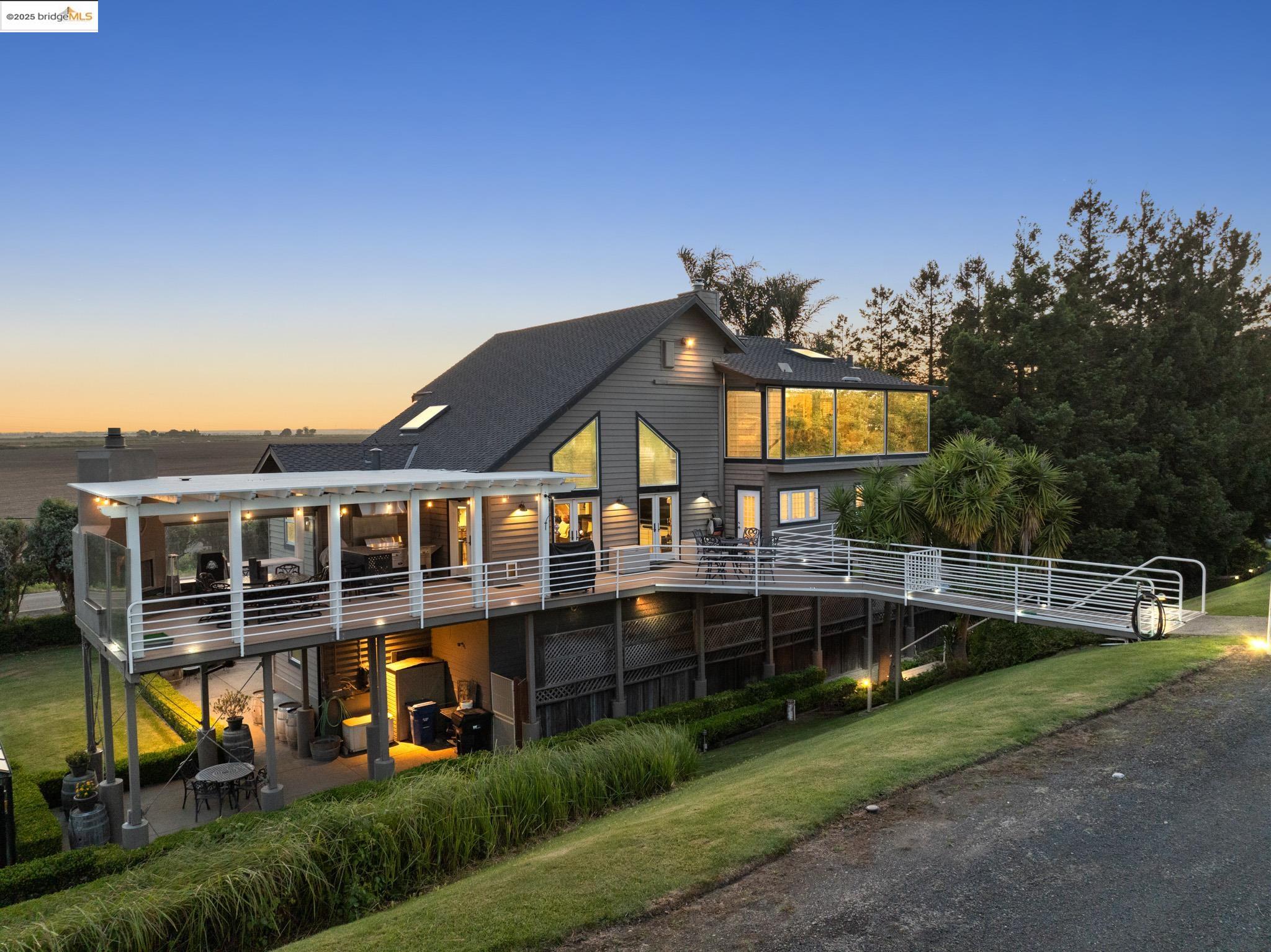 Detail Gallery Image 10 of 49 For 17035 Terminous Rd, Isleton,  CA 95641 - 3 Beds | 3 Baths