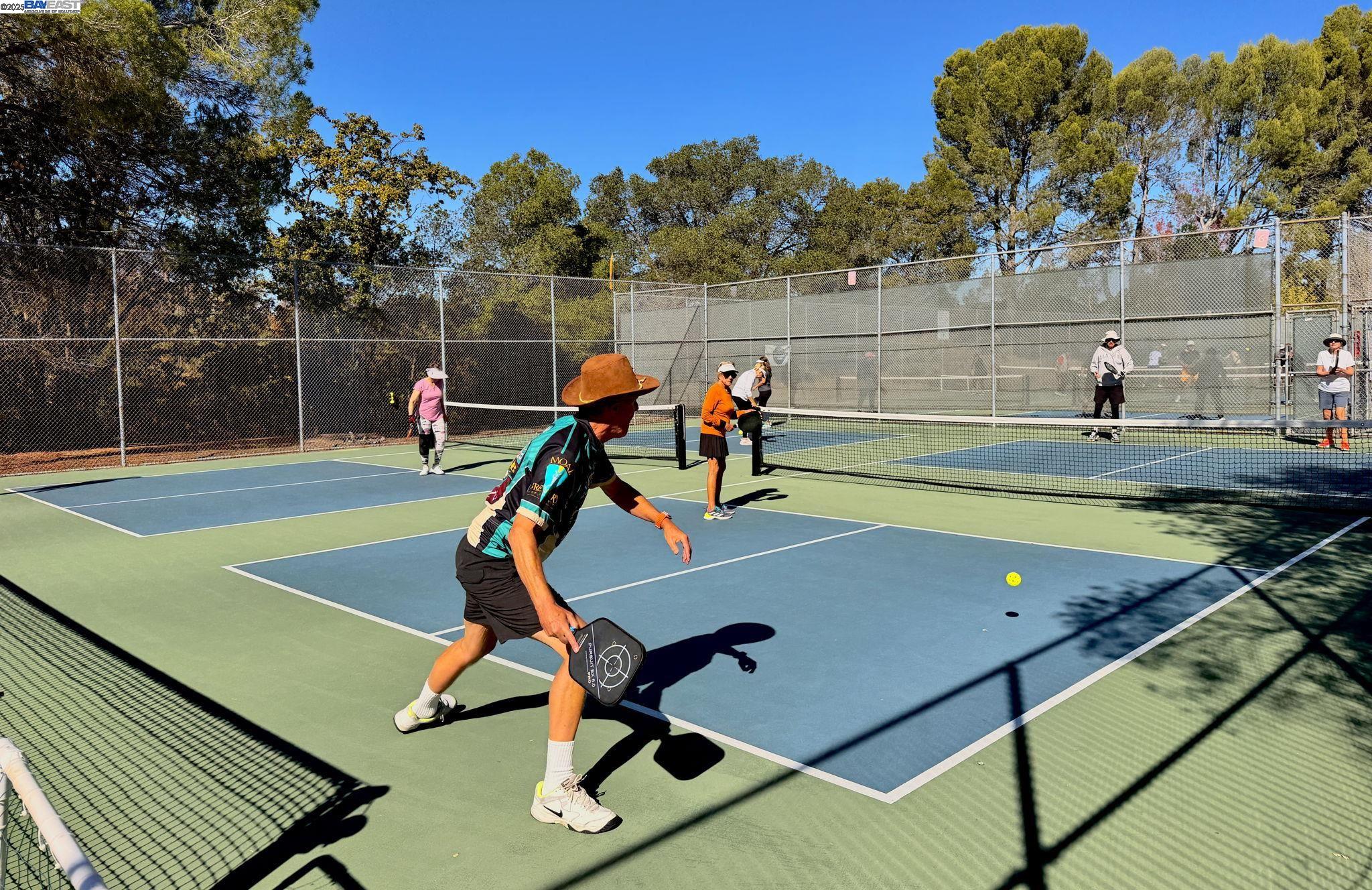 Detail Gallery Image 34 of 36 For 2270 Bromfield Ct, Walnut Creek,  CA 94596 - 3 Beds | 2 Baths