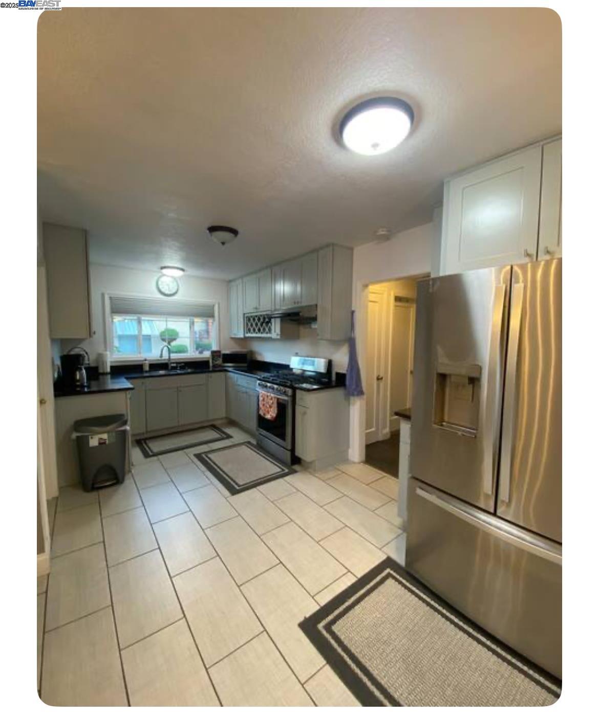 Detail Gallery Image 3 of 21 For 1112 Adason Dr, San Leandro,  CA 94578 - 2 Beds | 1/1 Baths