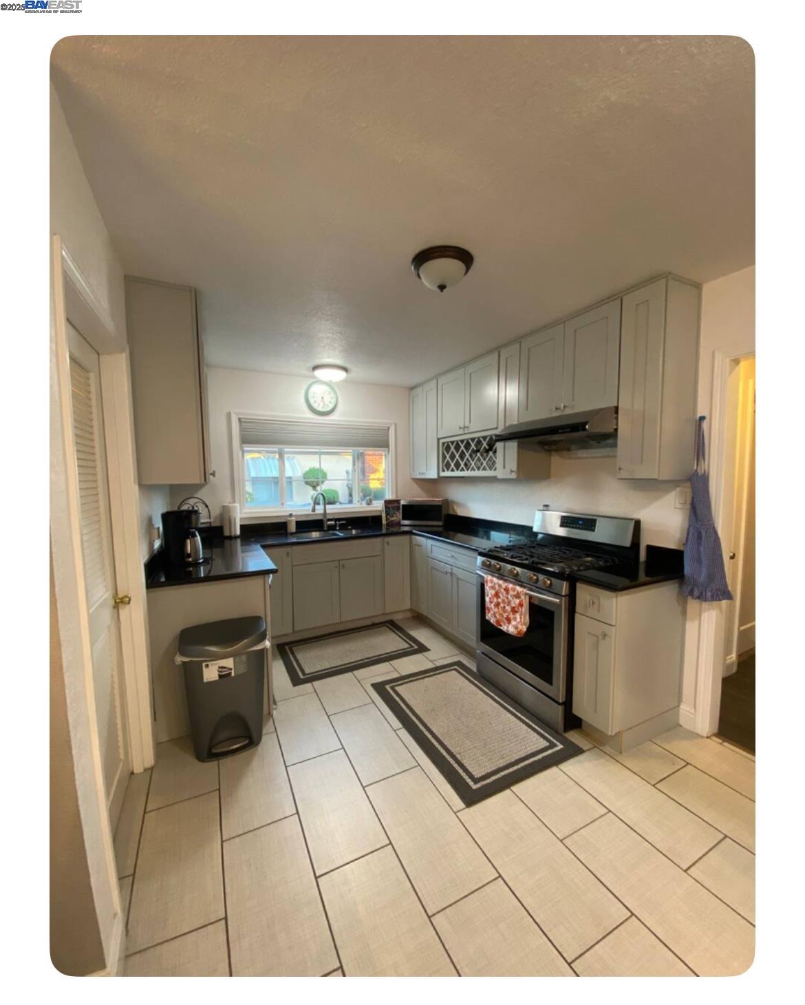 Detail Gallery Image 4 of 21 For 1112 Adason Dr, San Leandro,  CA 94578 - 2 Beds | 1/1 Baths