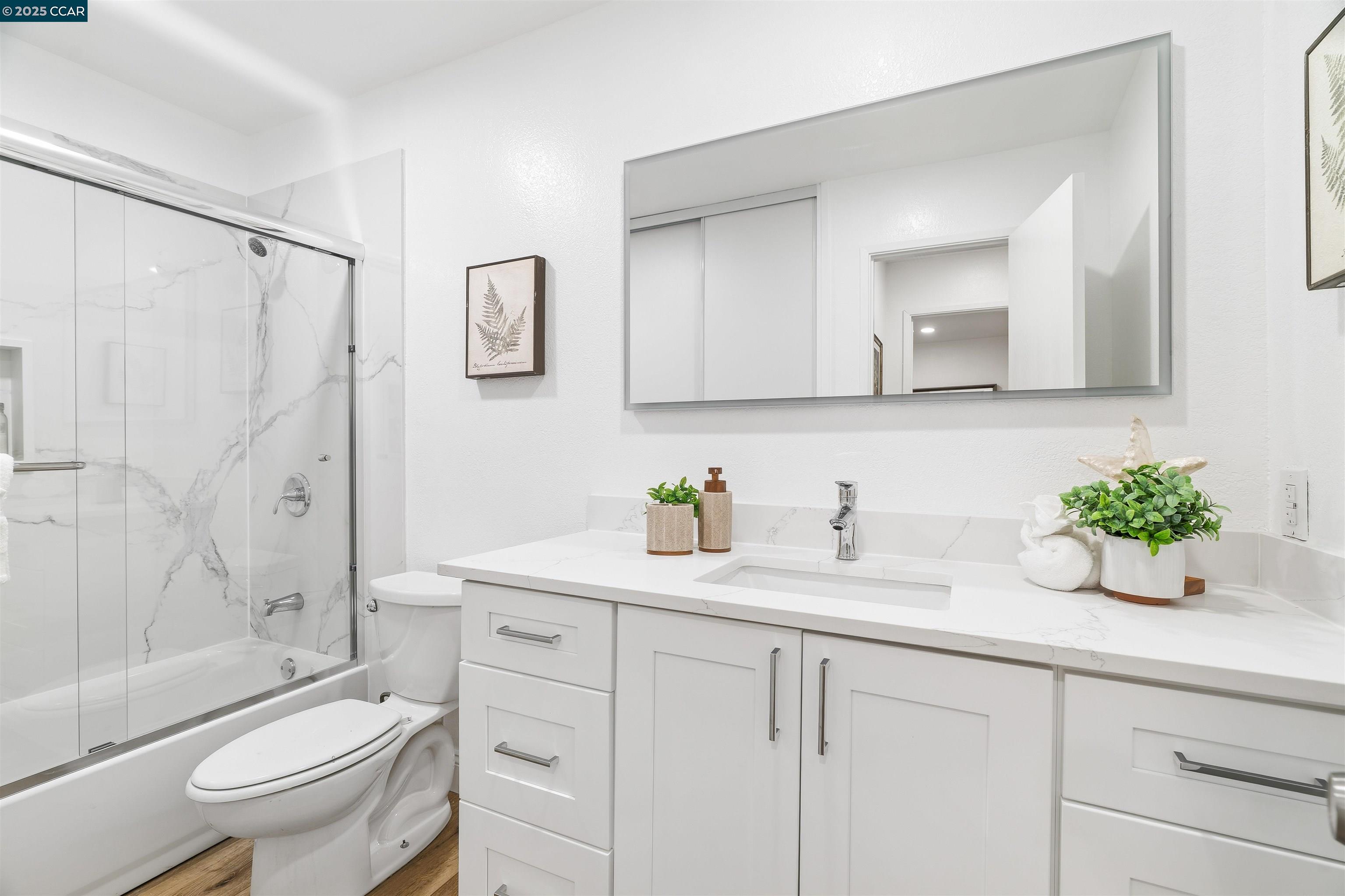 Detail Gallery Image 8 of 11 For 2145 Northwood Cir #B,  Concord,  CA 94520 - 2 Beds | 1 Baths