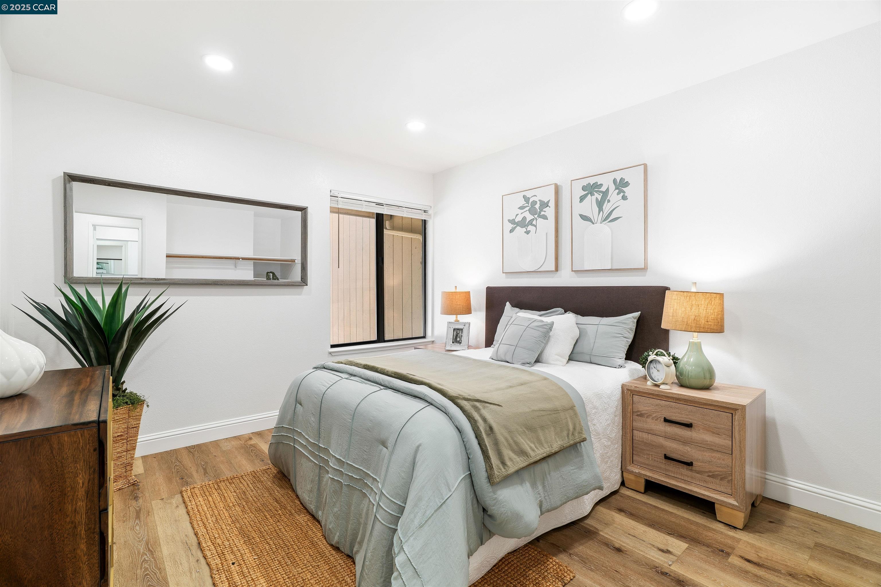 Detail Gallery Image 9 of 11 For 2145 Northwood Cir #B,  Concord,  CA 94520 - 2 Beds | 1 Baths