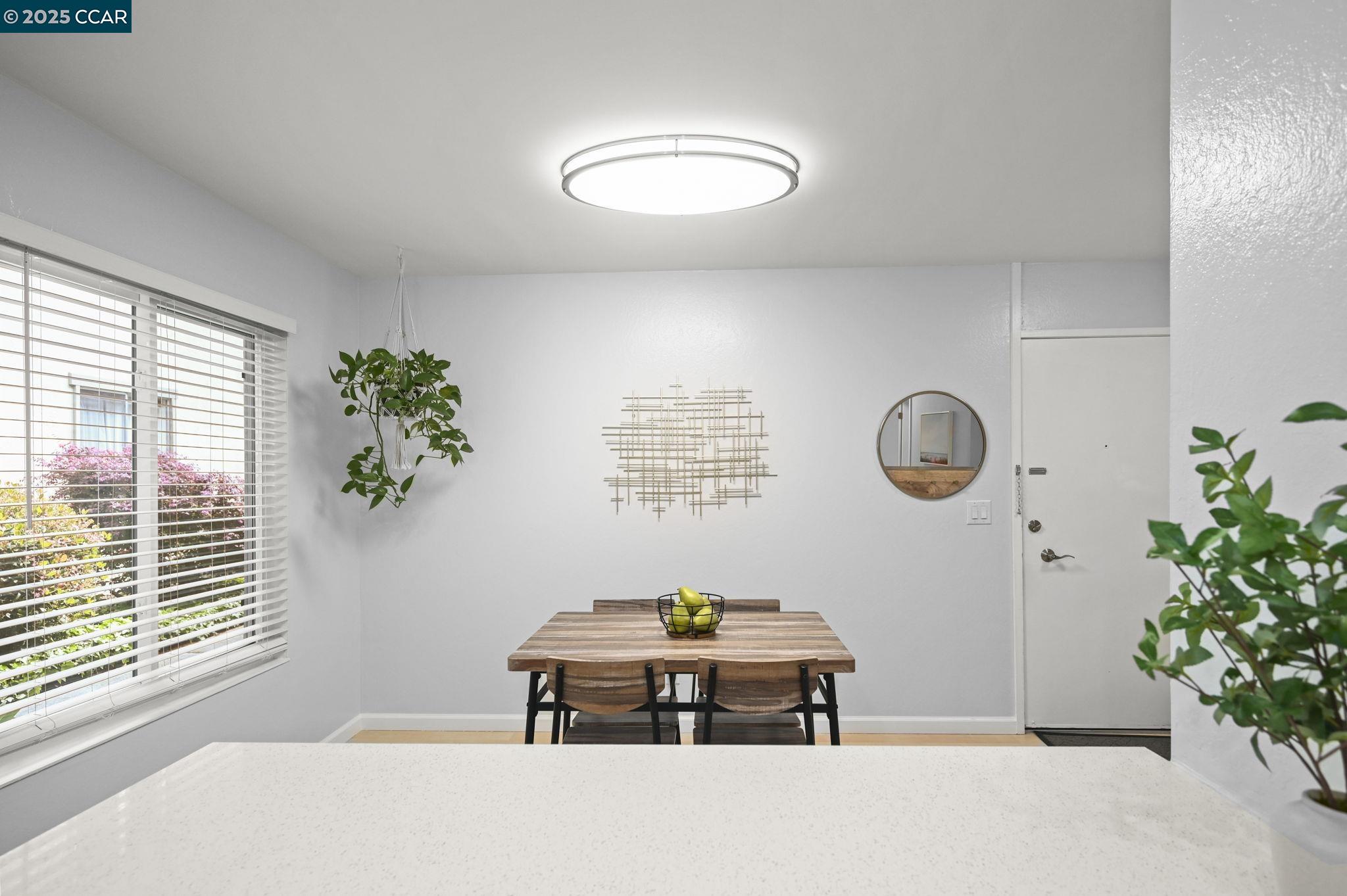 Detail Gallery Image 11 of 29 For 2560 Walnut Blvd #3,  Walnut Creek,  CA 94596 - 1 Beds | 1 Baths