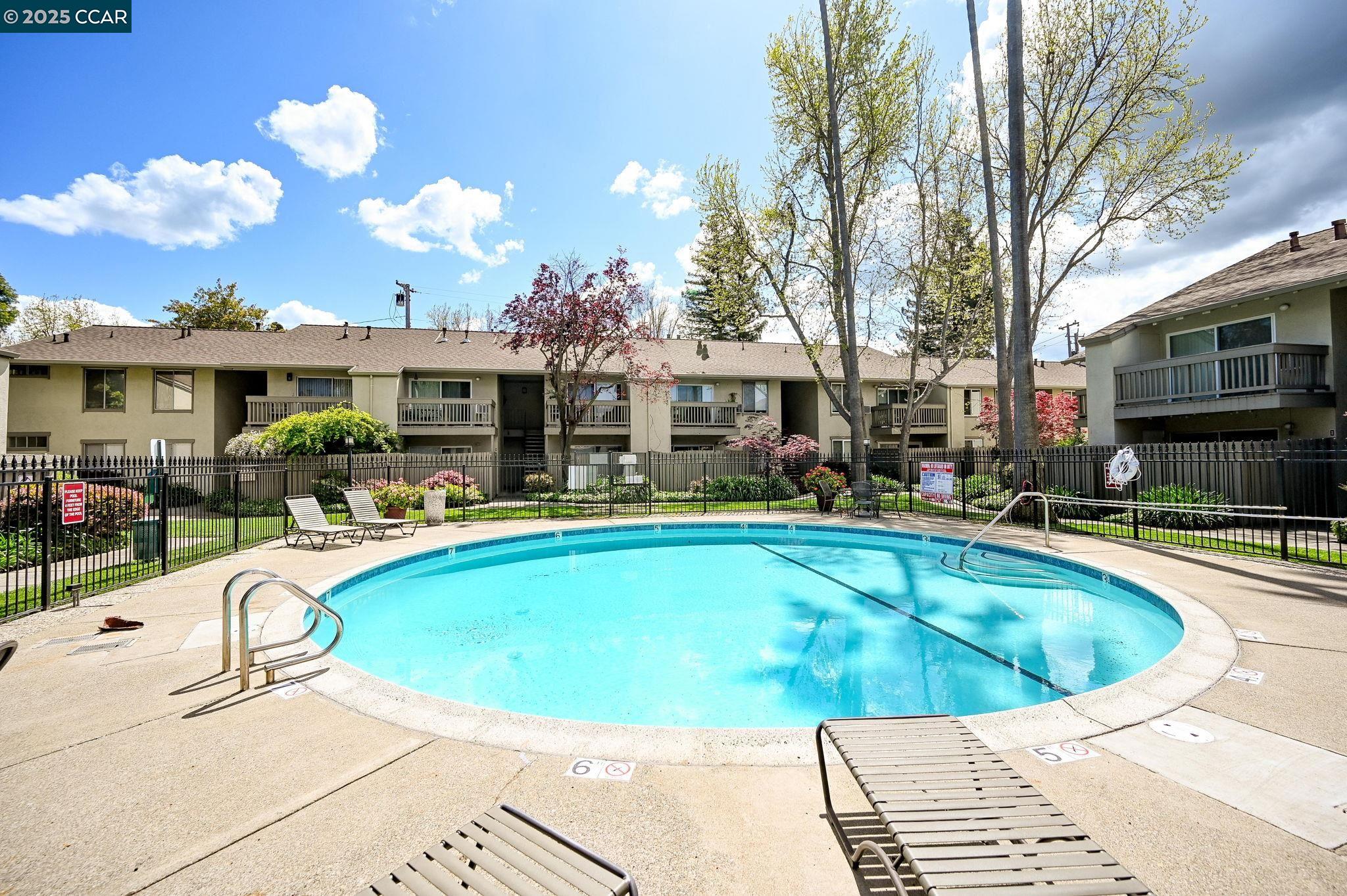 Detail Gallery Image 19 of 29 For 2560 Walnut Blvd #3,  Walnut Creek,  CA 94596 - 1 Beds | 1 Baths