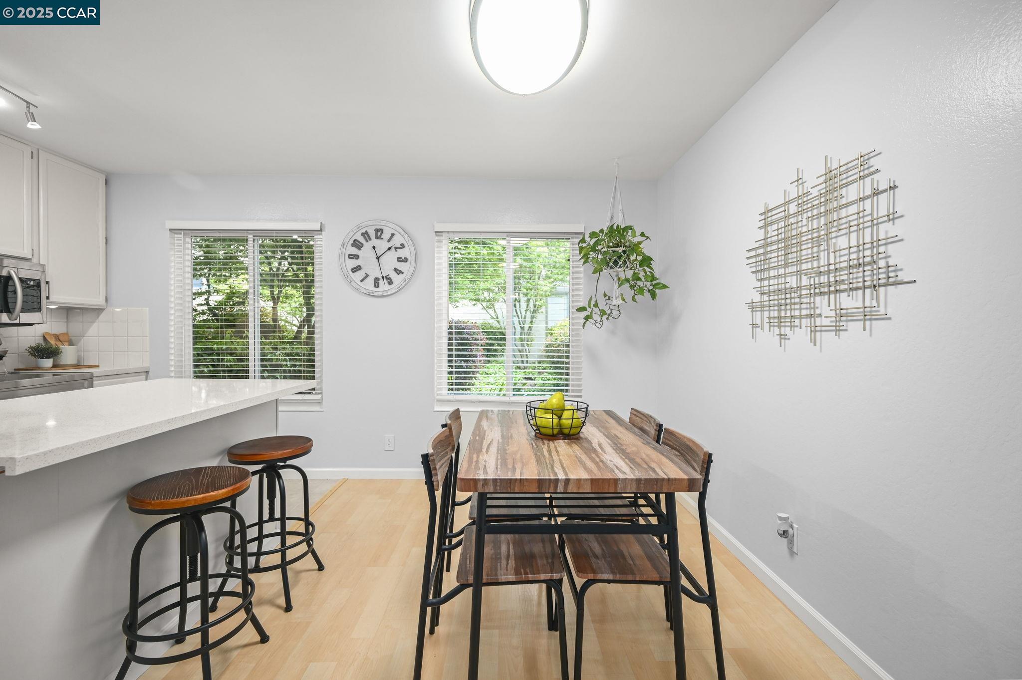 Detail Gallery Image 5 of 29 For 2560 Walnut Blvd #3,  Walnut Creek,  CA 94596 - 1 Beds | 1 Baths