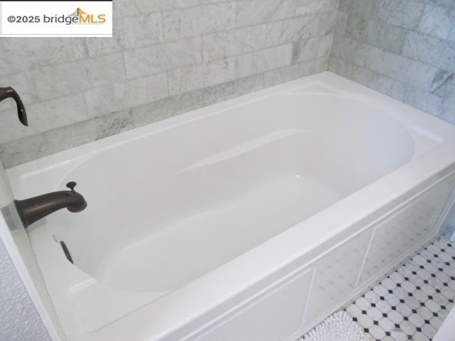 Detail Gallery Image 5 of 8 For 2807 Filbert, Oakland,  CA 94607 - 3 Beds | 3 Baths