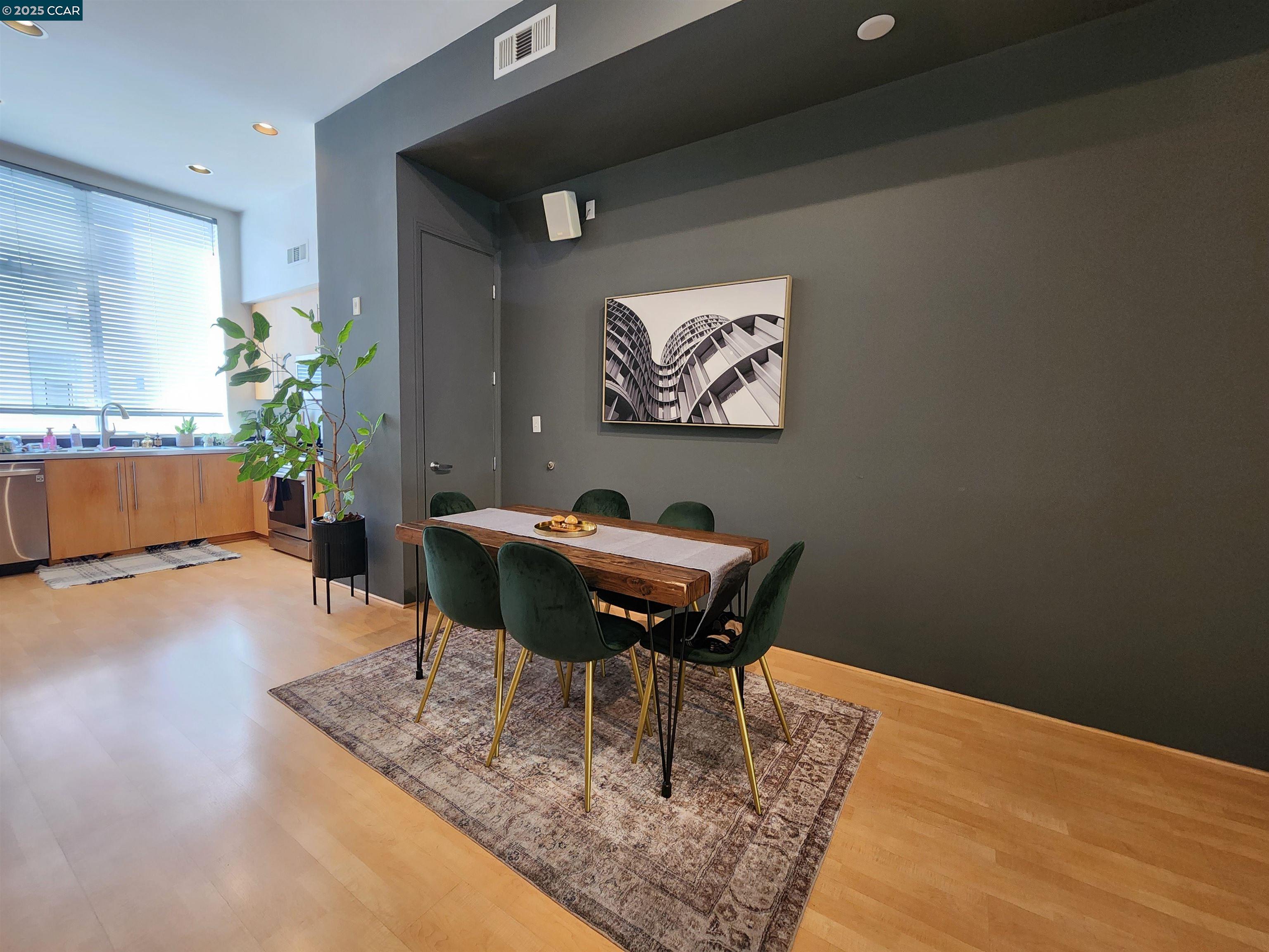 Detail Gallery Image 3 of 13 For 45 Iron Horse Ln, Walnut Creek,  CA 94597 - 2 Beds | 2 Baths