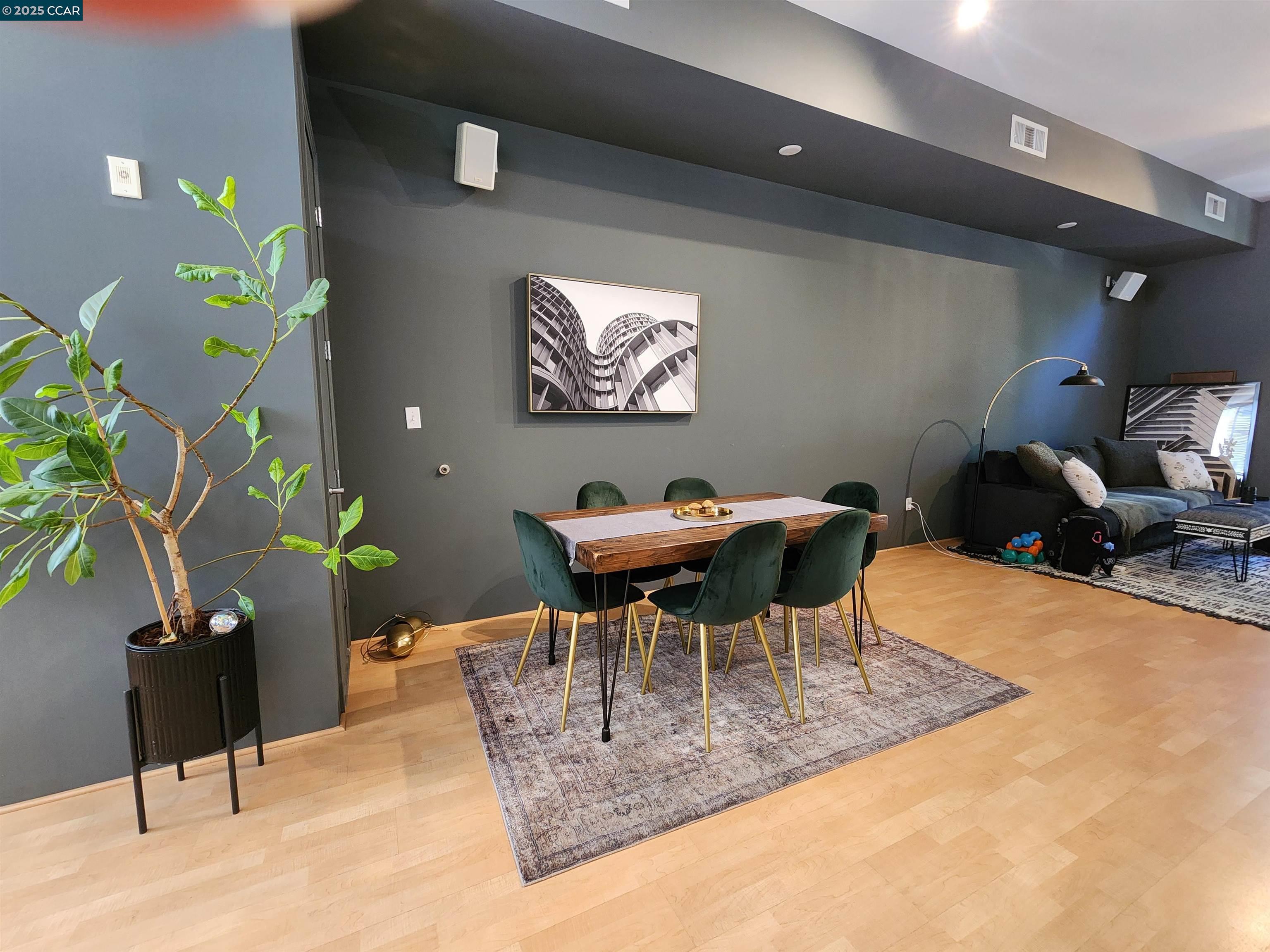 Detail Gallery Image 4 of 13 For 45 Iron Horse Ln, Walnut Creek,  CA 94597 - 2 Beds | 2 Baths