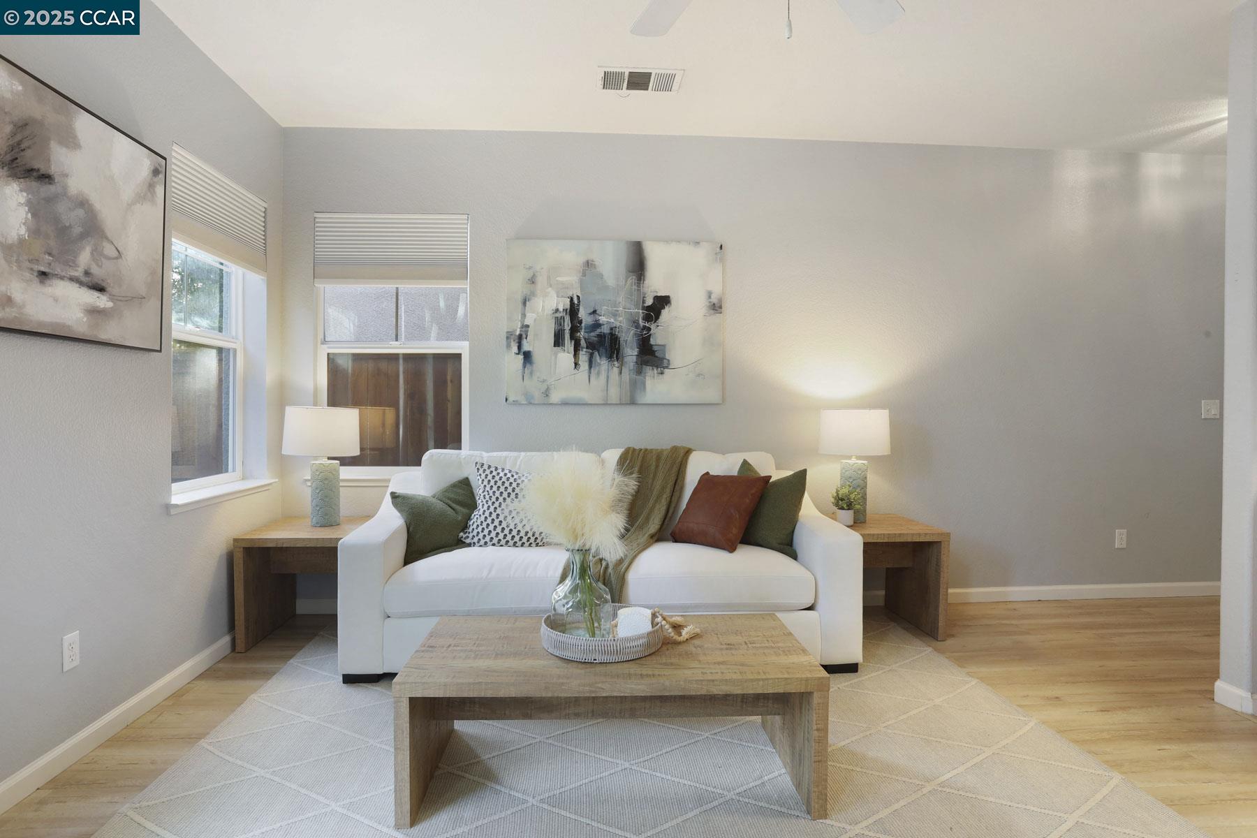 Detail Gallery Image 2 of 33 For 1646 Old Bridge Way, Stockton,  CA 95204 - 3 Beds | 2/1 Baths