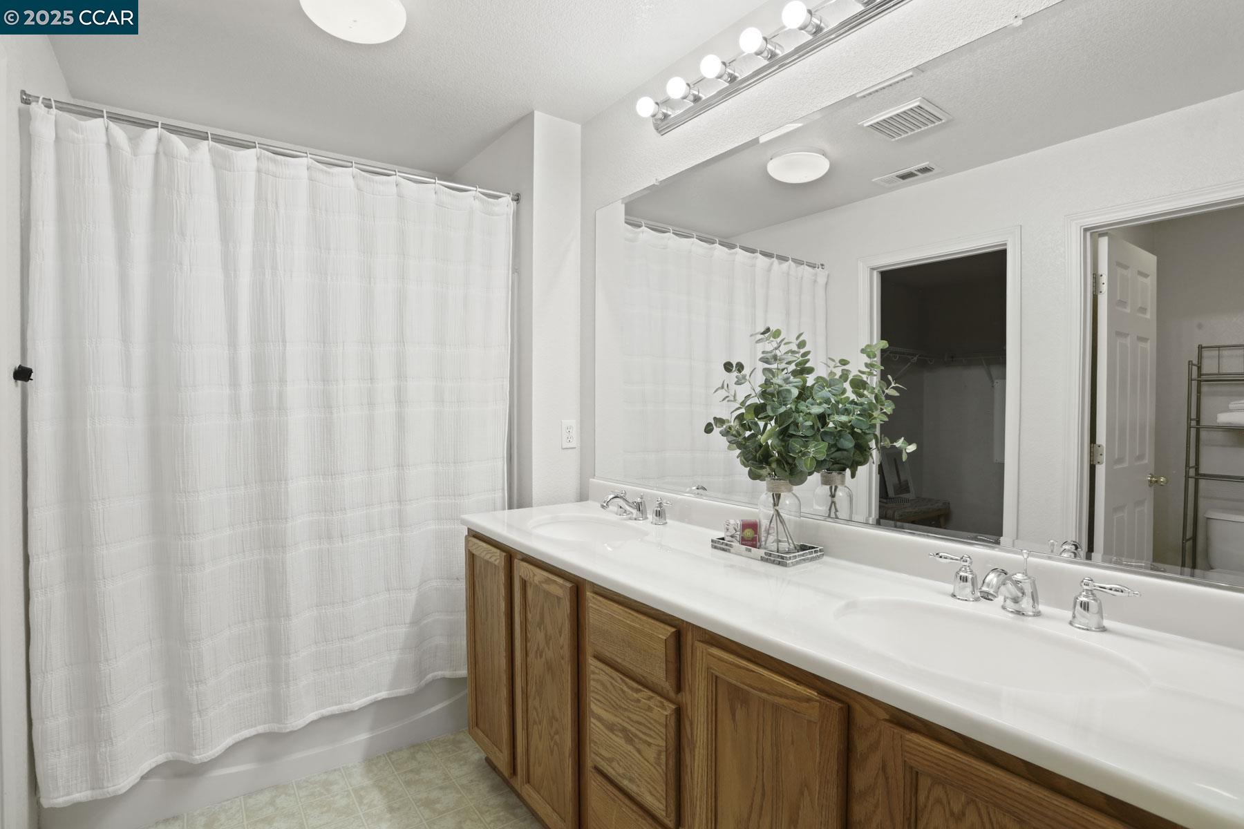 Detail Gallery Image 19 of 33 For 1646 Old Bridge Way, Stockton,  CA 95204 - 3 Beds | 2/1 Baths