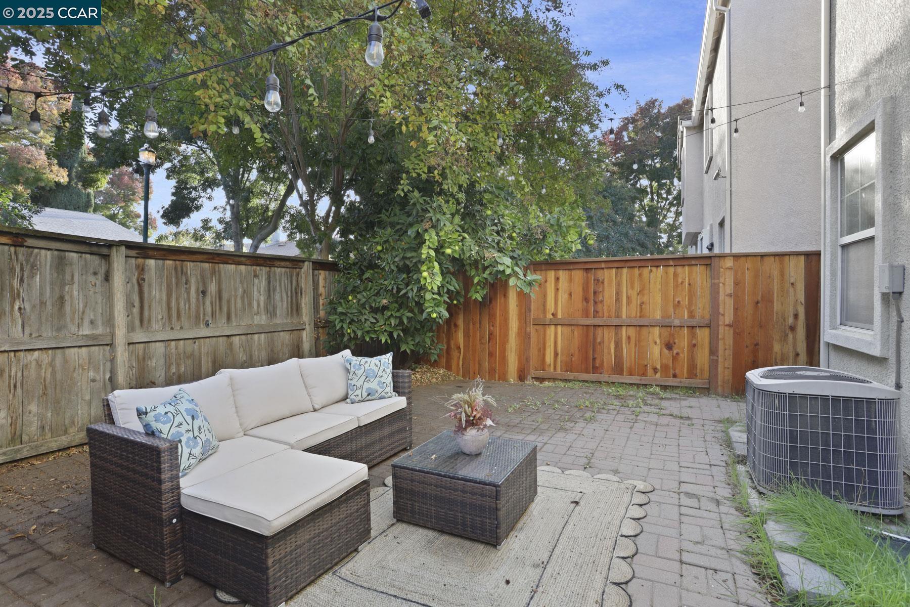 Detail Gallery Image 24 of 33 For 1646 Old Bridge Way, Stockton,  CA 95204 - 3 Beds | 2/1 Baths