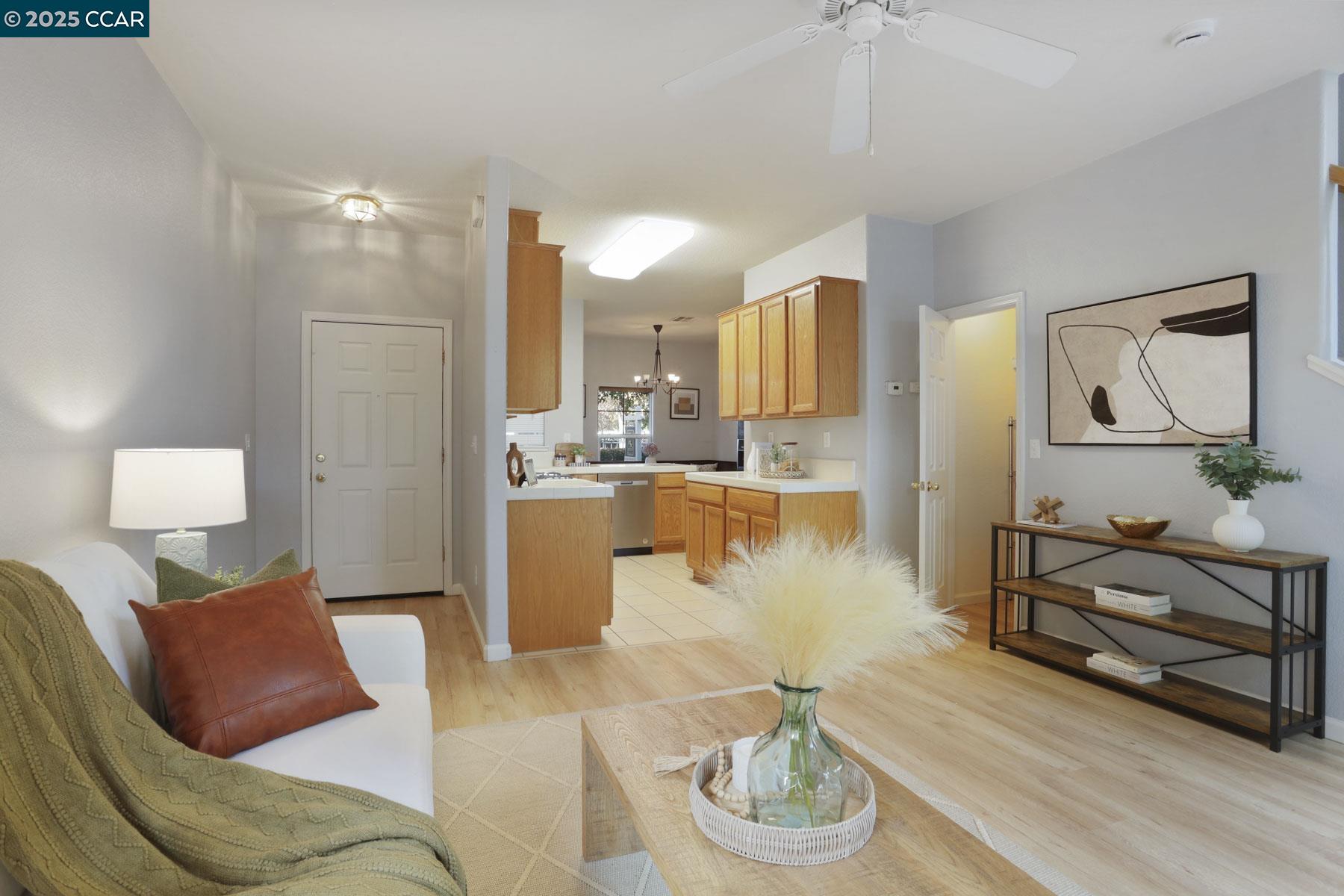 Detail Gallery Image 6 of 33 For 1646 Old Bridge Way, Stockton,  CA 95204 - 3 Beds | 2/1 Baths