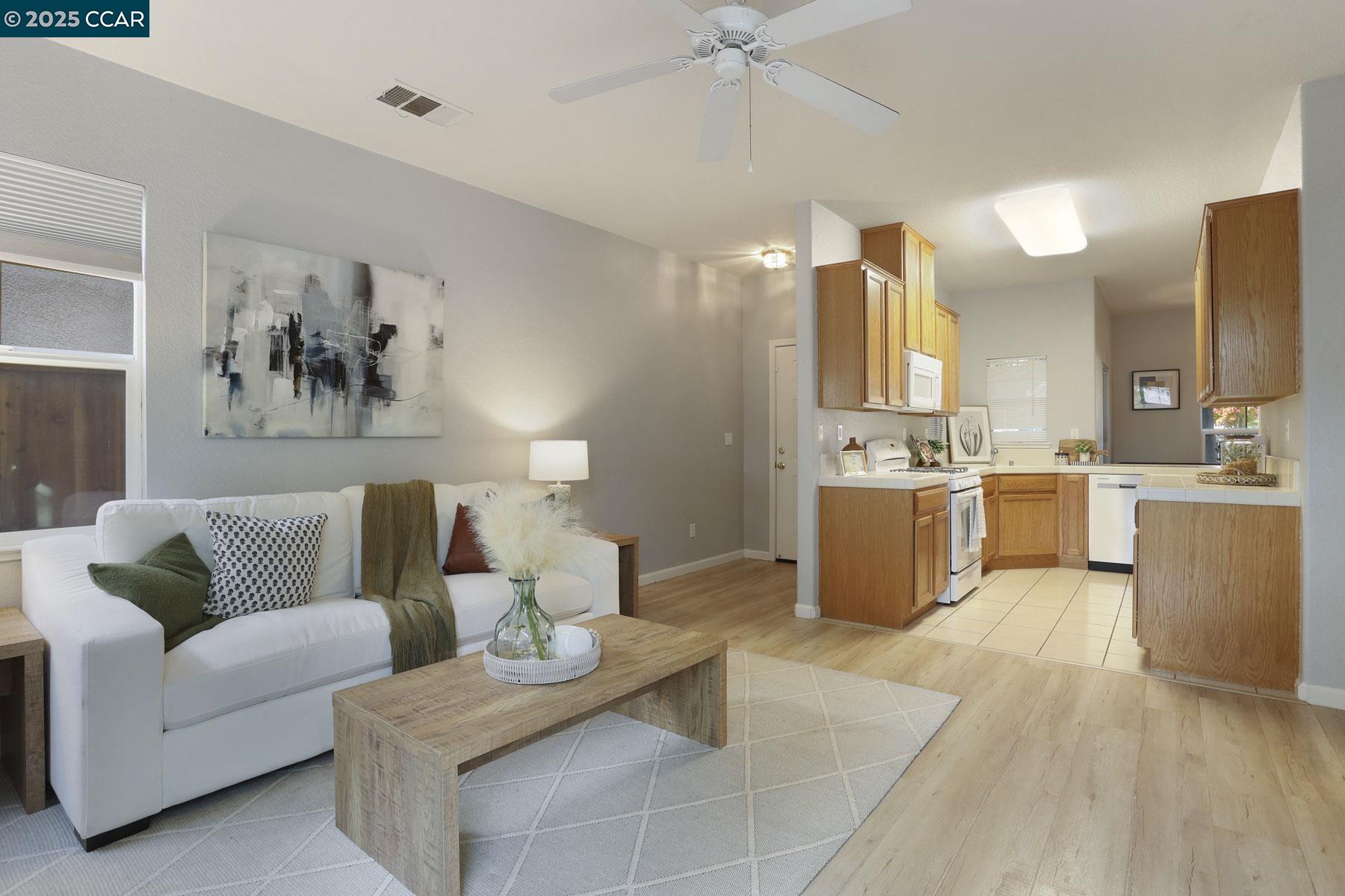 Detail Gallery Image 7 of 33 For 1646 Old Bridge Way, Stockton,  CA 95204 - 3 Beds | 2/1 Baths