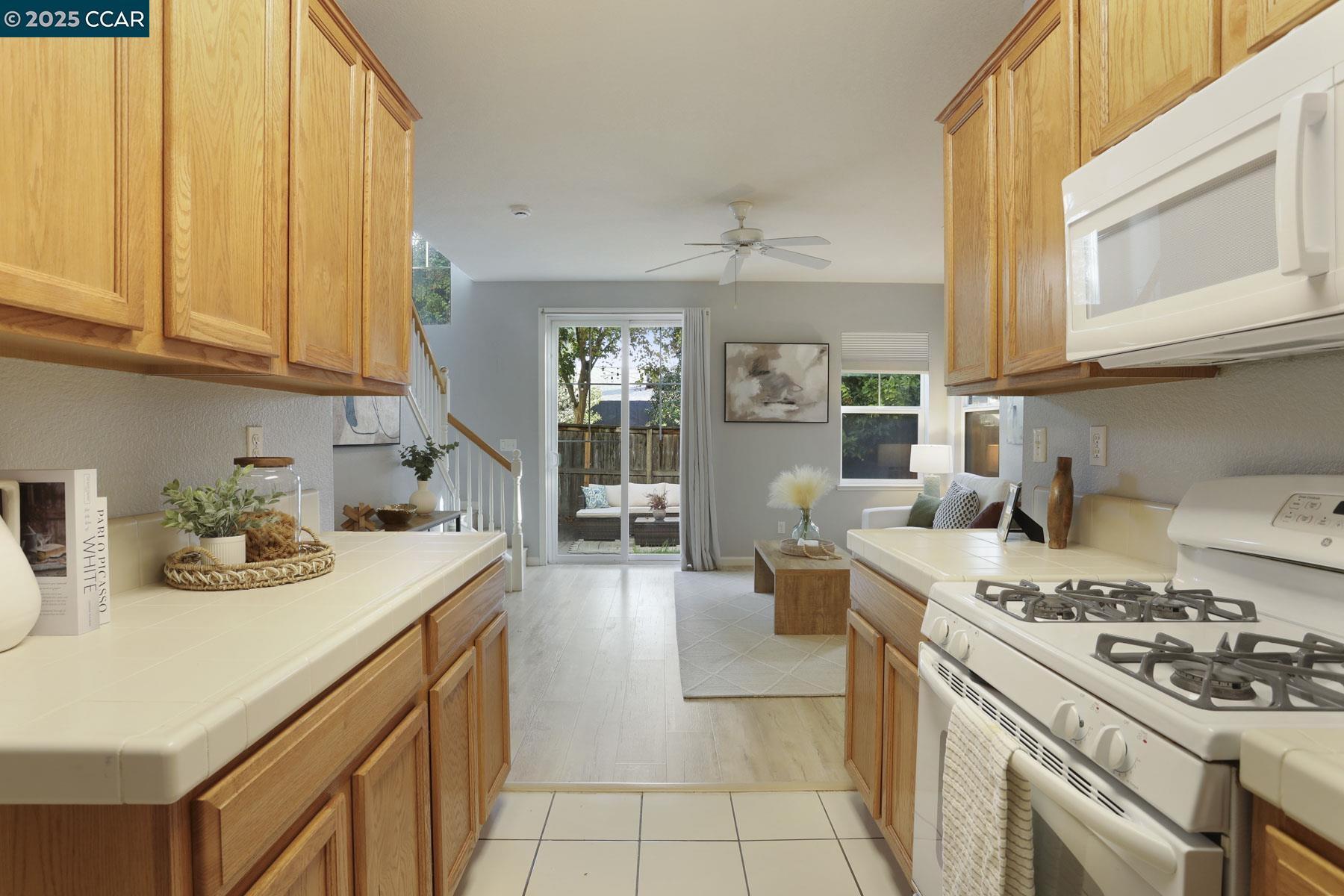 Detail Gallery Image 10 of 33 For 1646 Old Bridge Way, Stockton,  CA 95204 - 3 Beds | 2/1 Baths