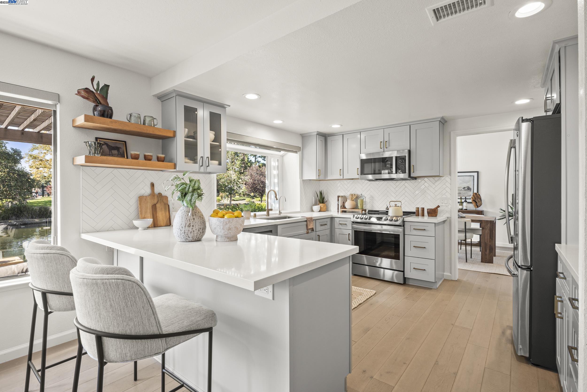 Detail Gallery Image 11 of 44 For 179 Oyster Pond Rd, Alameda,  CA 94502 - 3 Beds | 2/1 Baths