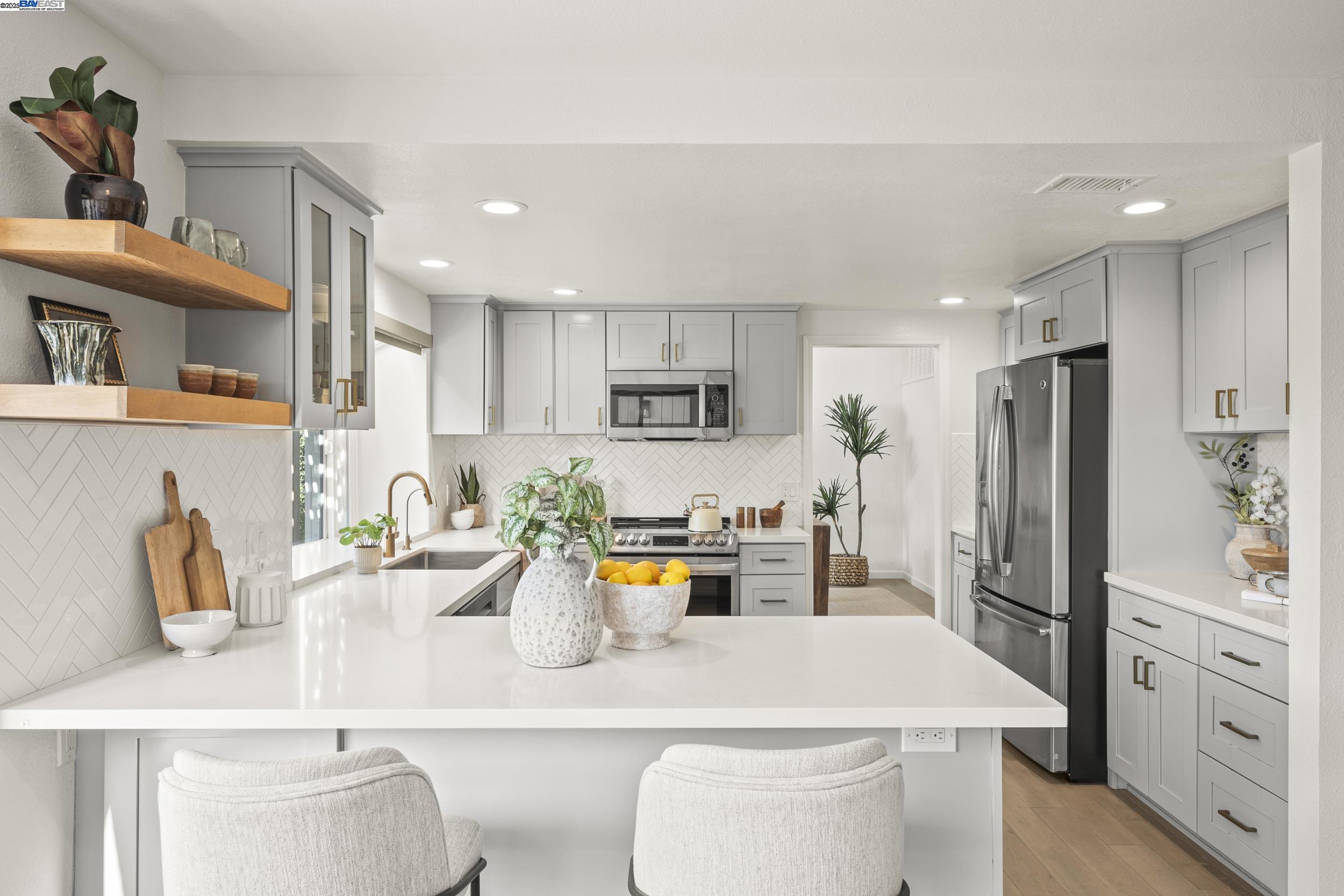 Detail Gallery Image 12 of 44 For 179 Oyster Pond Rd, Alameda,  CA 94502 - 3 Beds | 2/1 Baths