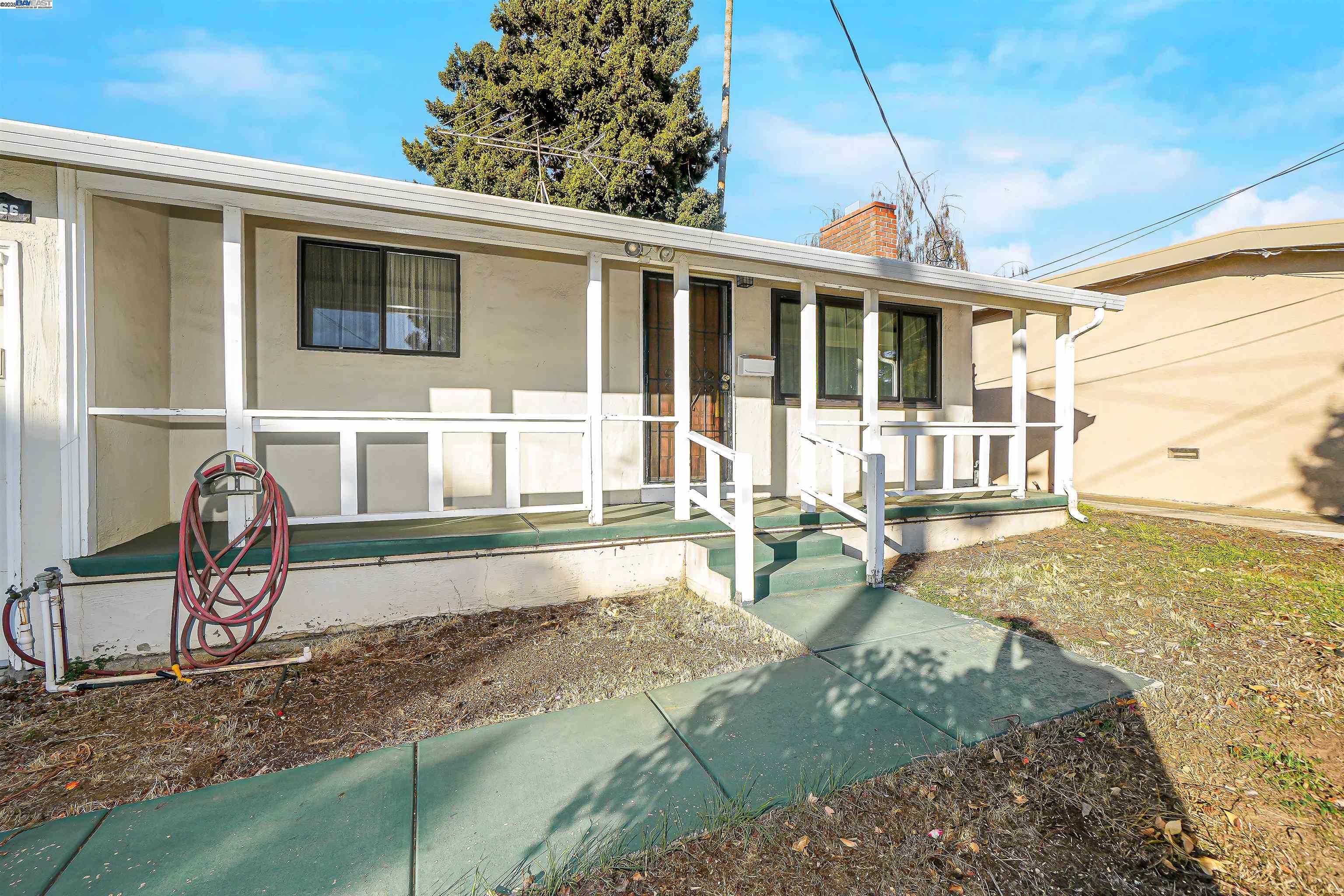 Detail Gallery Image 4 of 35 For 266 Gloria St, Hayward,  CA 94544 - 3 Beds | 1 Baths