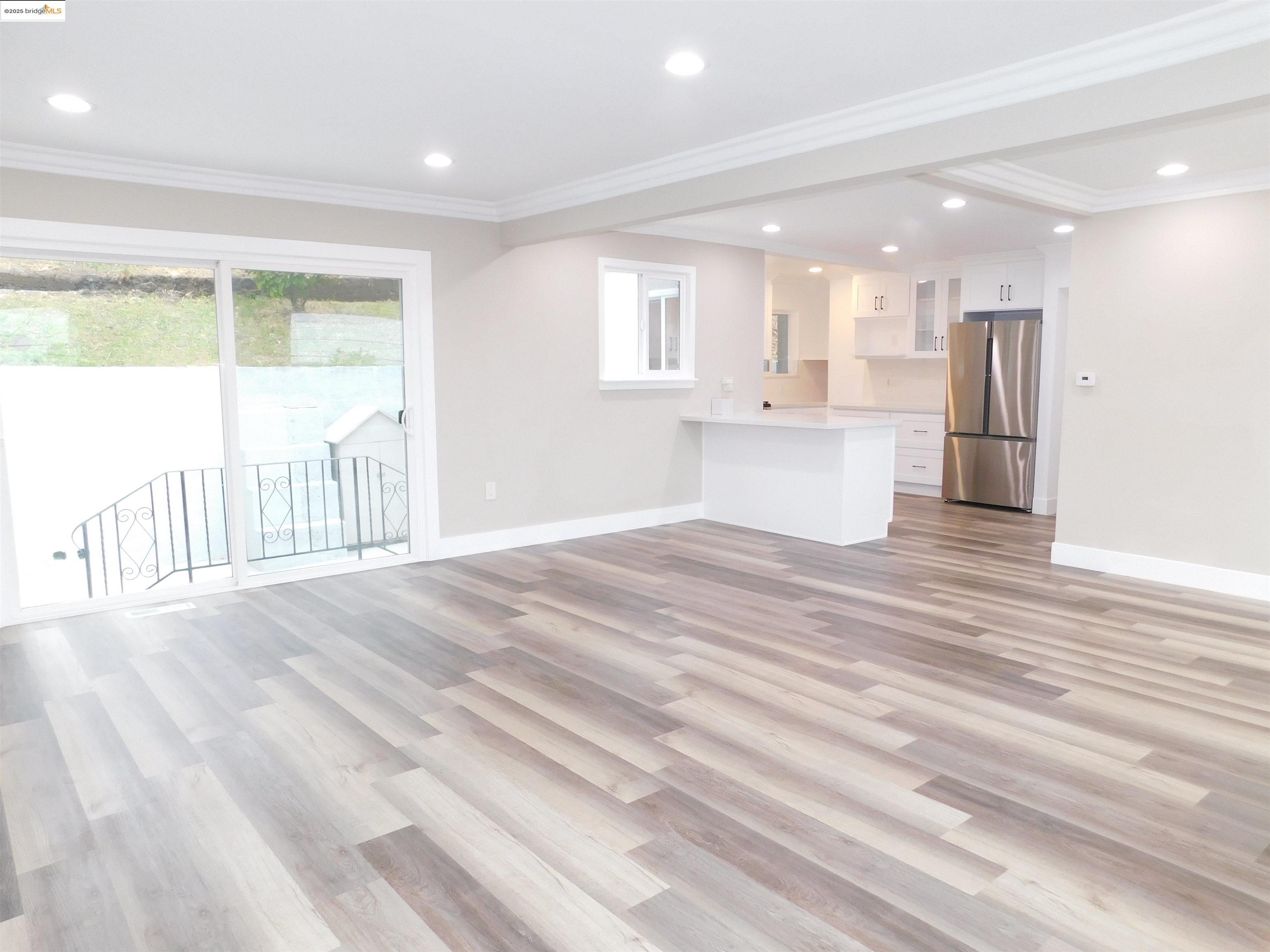 Detail Gallery Image 3 of 13 For 15976 Carolyn St, San Leandro,  CA 94578 - 3 Beds | 2/1 Baths