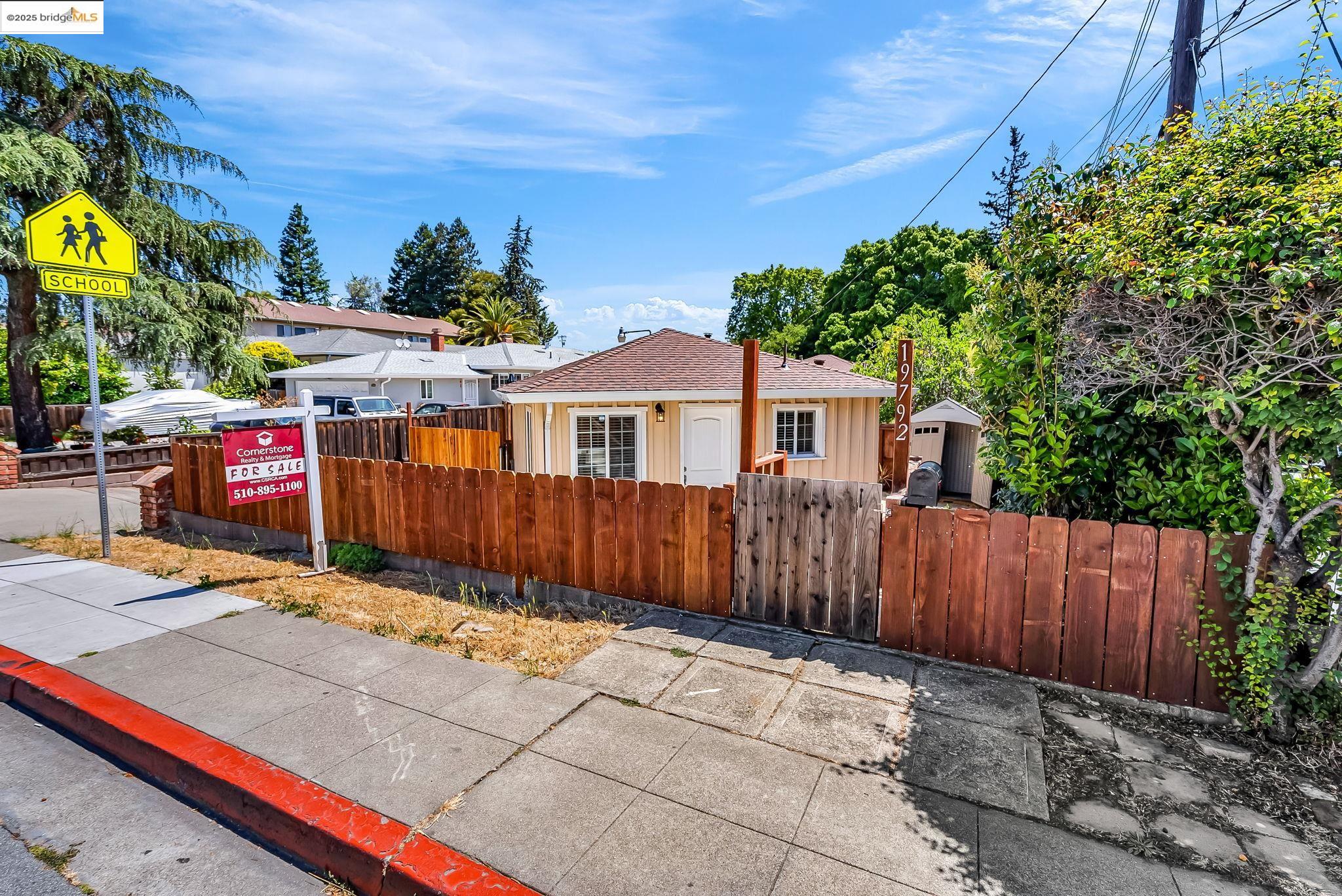 Detail Gallery Image 3 of 59 For 19792 Stanton Ave, Castro Valley,  CA 94546 - 3 Beds | 1/1 Baths