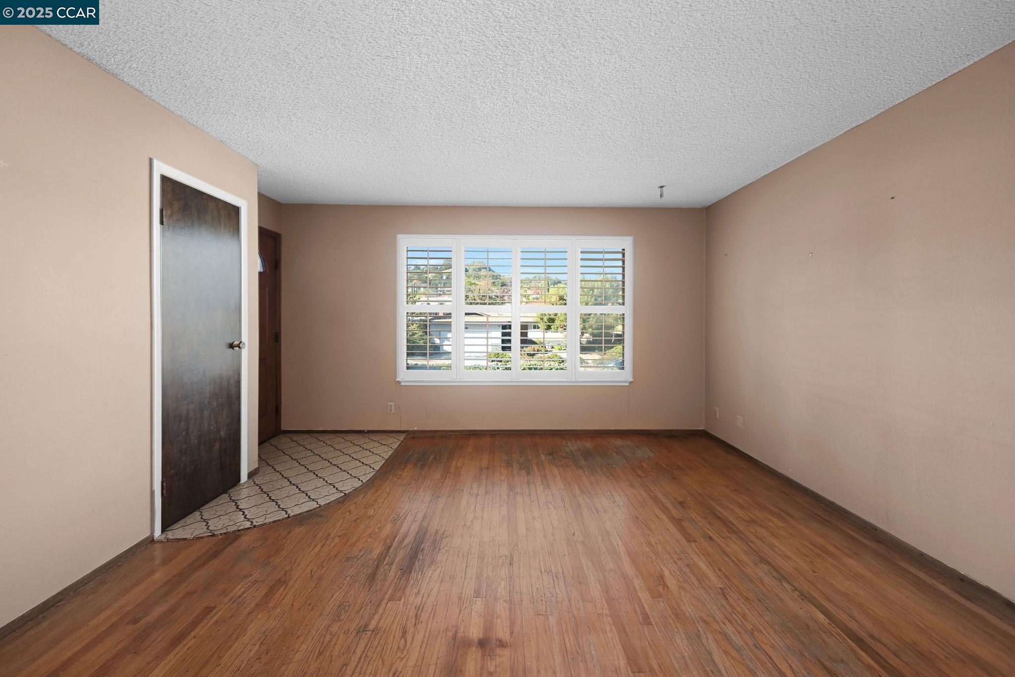 Detail Gallery Image 4 of 26 For 1132 Paradise Dr, Martinez,  CA 94553 - 3 Beds | 2 Baths