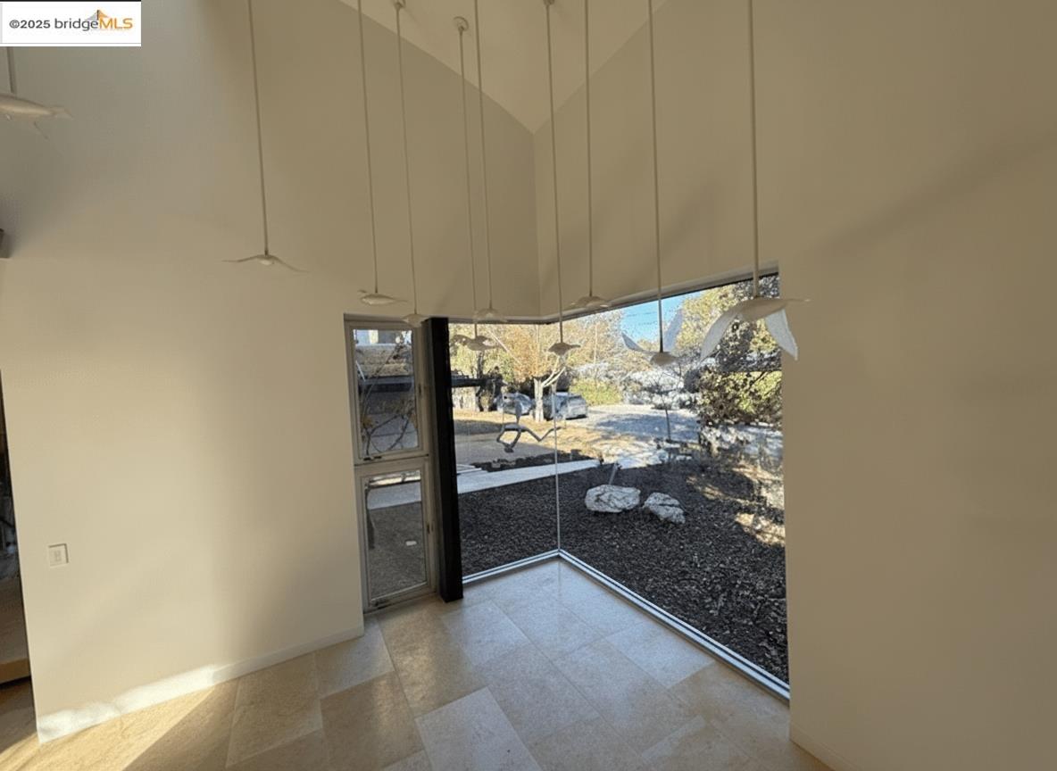 Detail Gallery Image 12 of 43 For 4000 Manzana Lane, Palo Alto,  CA 94306 - 6 Beds | 6 Baths