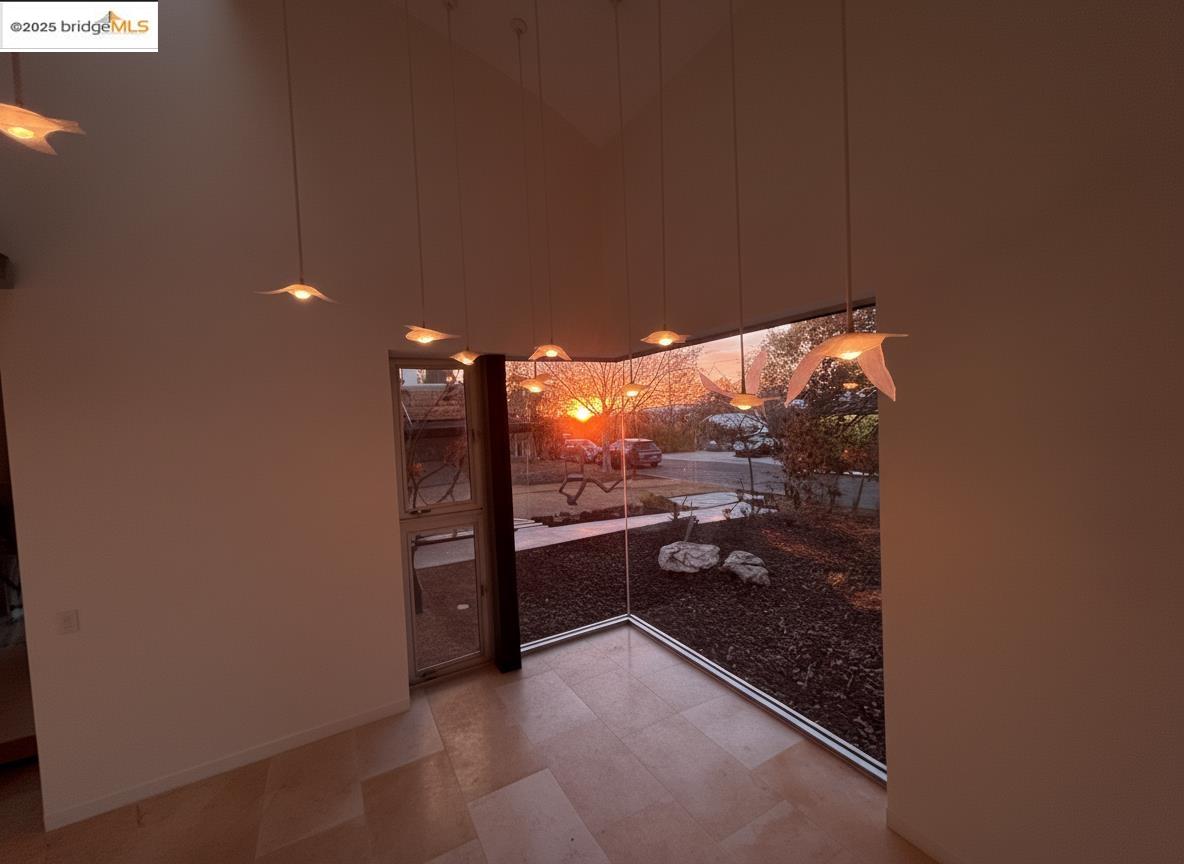 Detail Gallery Image 14 of 43 For 4000 Manzana Lane, Palo Alto,  CA 94306 - 6 Beds | 6 Baths