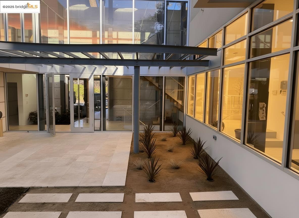 Detail Gallery Image 37 of 43 For 4000 Manzana Lane, Palo Alto,  CA 94306 - 6 Beds | 6 Baths