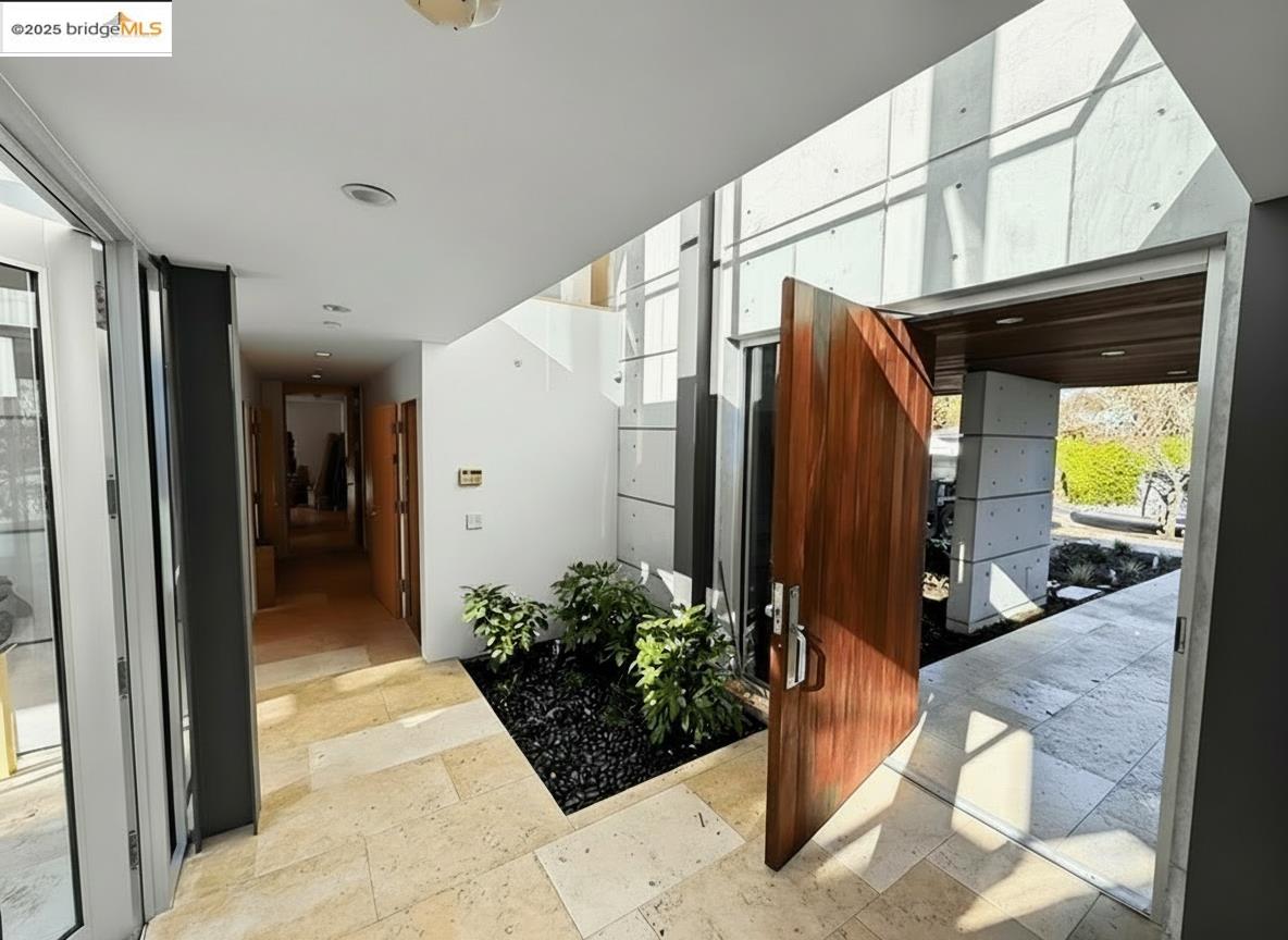 Detail Gallery Image 5 of 43 For 4000 Manzana Lane, Palo Alto,  CA 94306 - 6 Beds | 6 Baths