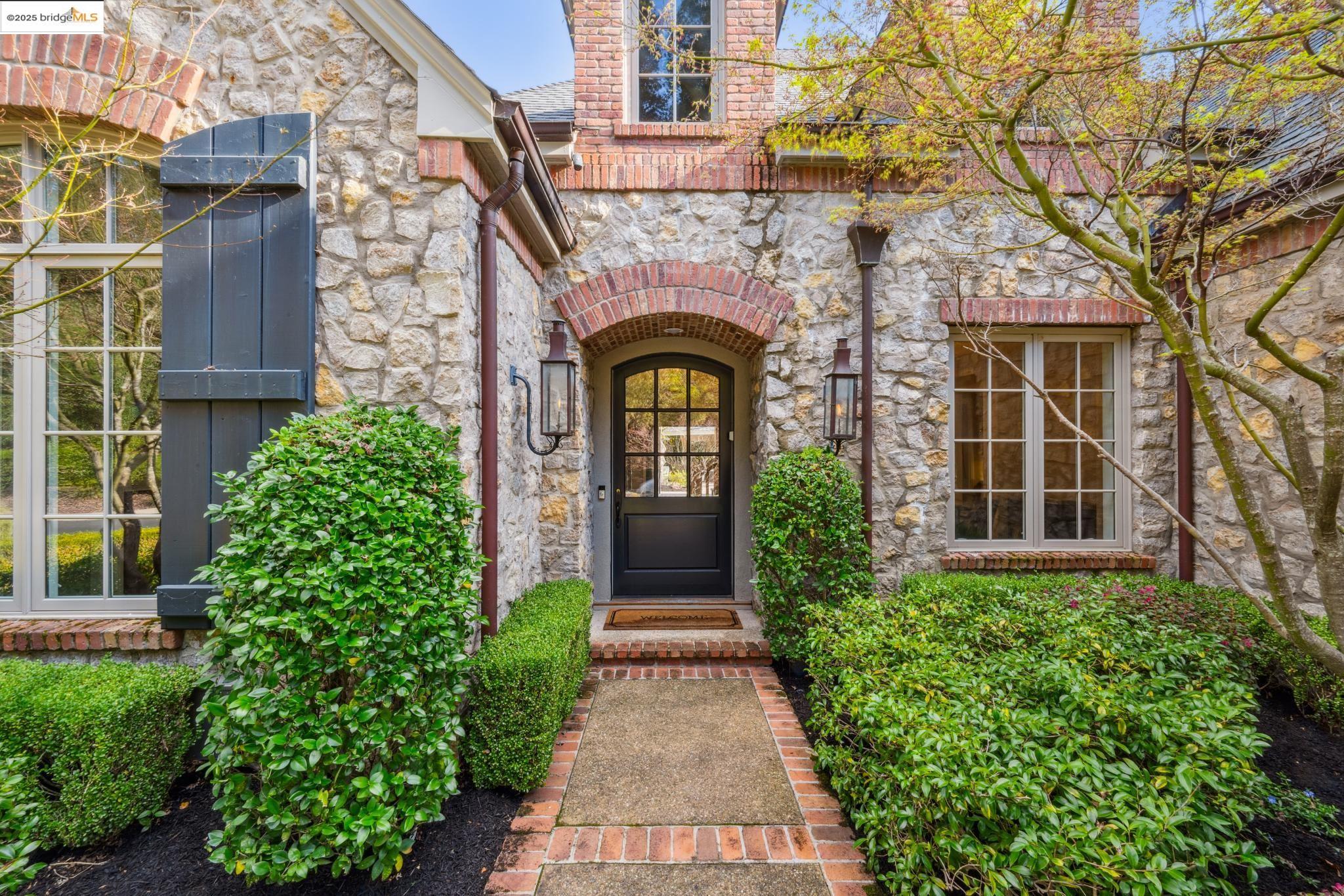 Detail Gallery Image 3 of 33 For 21 Samantha Dr, Lafayette,  CA 94549 - 5 Beds | 4/2 Baths