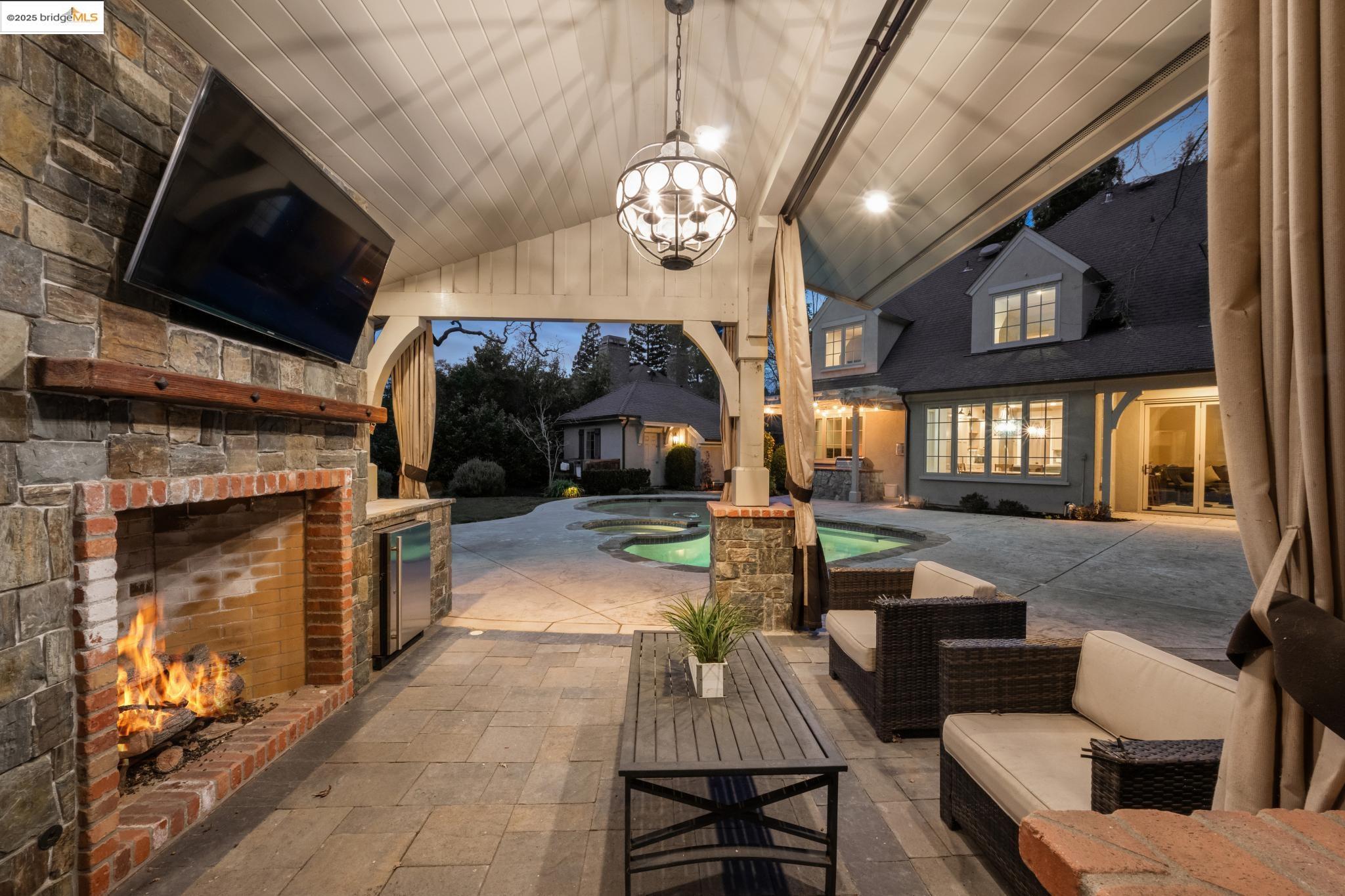 Detail Gallery Image 30 of 33 For 21 Samantha Dr, Lafayette,  CA 94549 - 5 Beds | 4/2 Baths