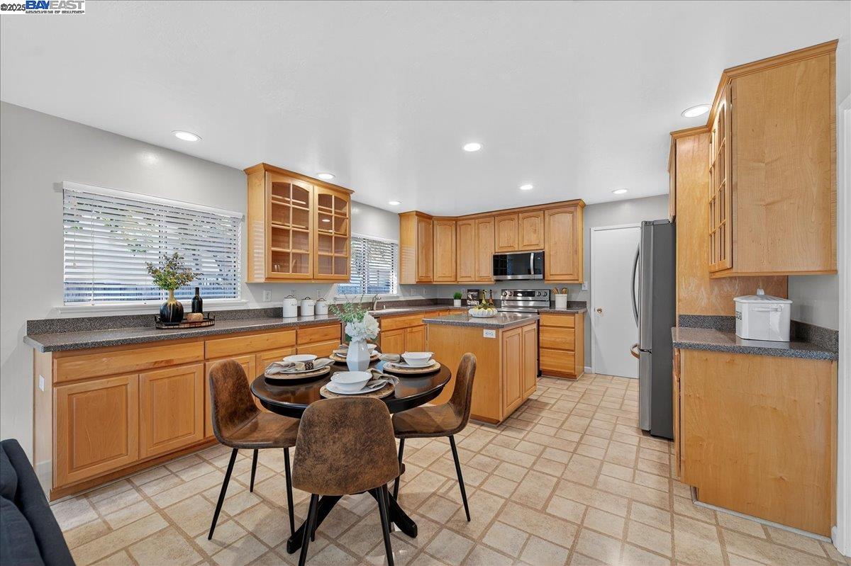 Detail Gallery Image 20 of 54 For 5550 Black Ave, Pleasanton,  CA 94566 - 3 Beds | 2 Baths