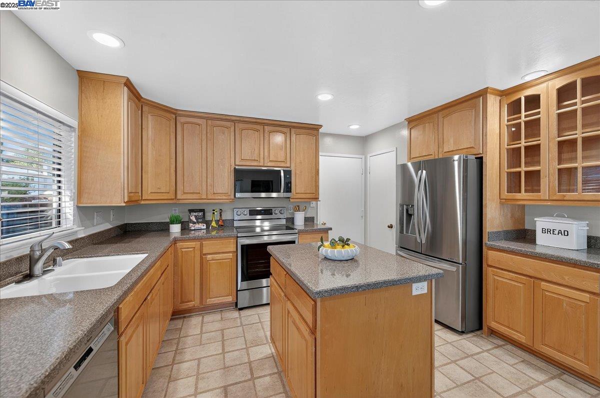 Detail Gallery Image 25 of 54 For 5550 Black Ave, Pleasanton,  CA 94566 - 3 Beds | 2 Baths