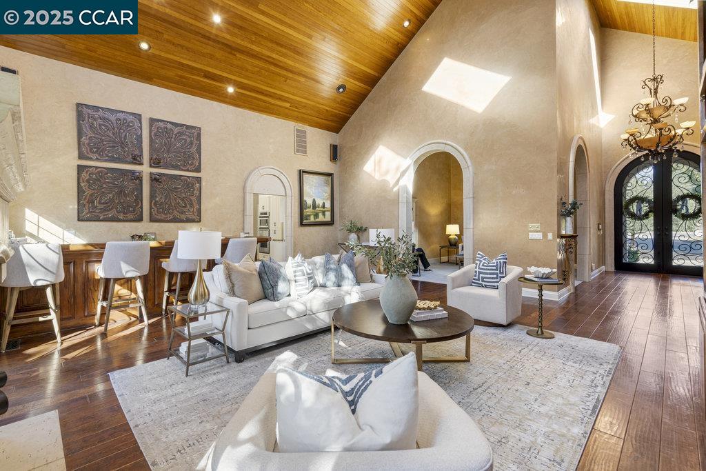 Detail Gallery Image 8 of 48 For 5655 Bruce Dr, Danville,  CA 94506 - 6 Beds | 3/1 Baths